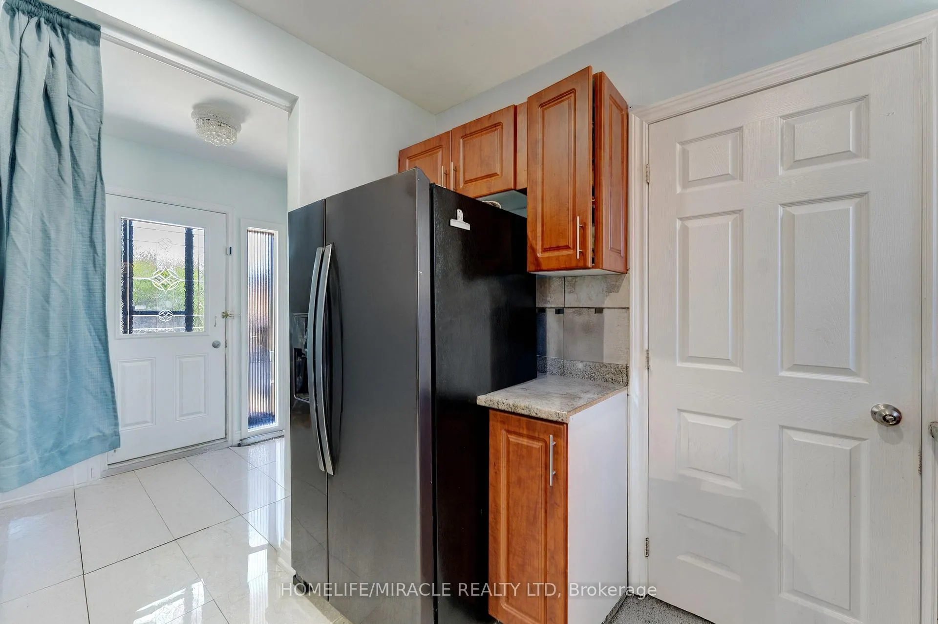 Photo 7 of 544 Adelaide Avenue W, Oshawa, Stevenson — HOMEH