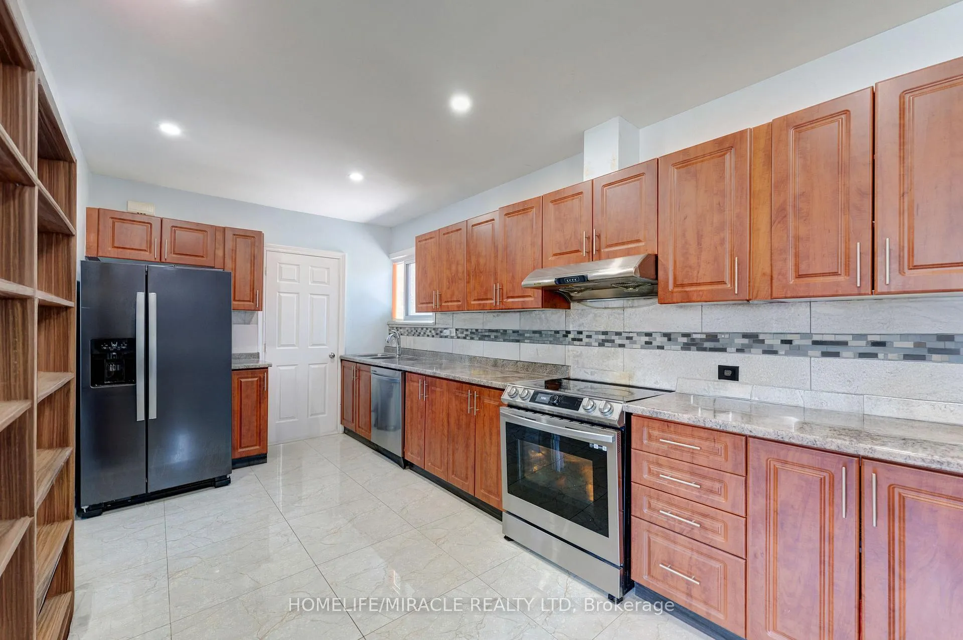 Photo 9 of 544 Adelaide Avenue W, Oshawa, Stevenson — HOMEH