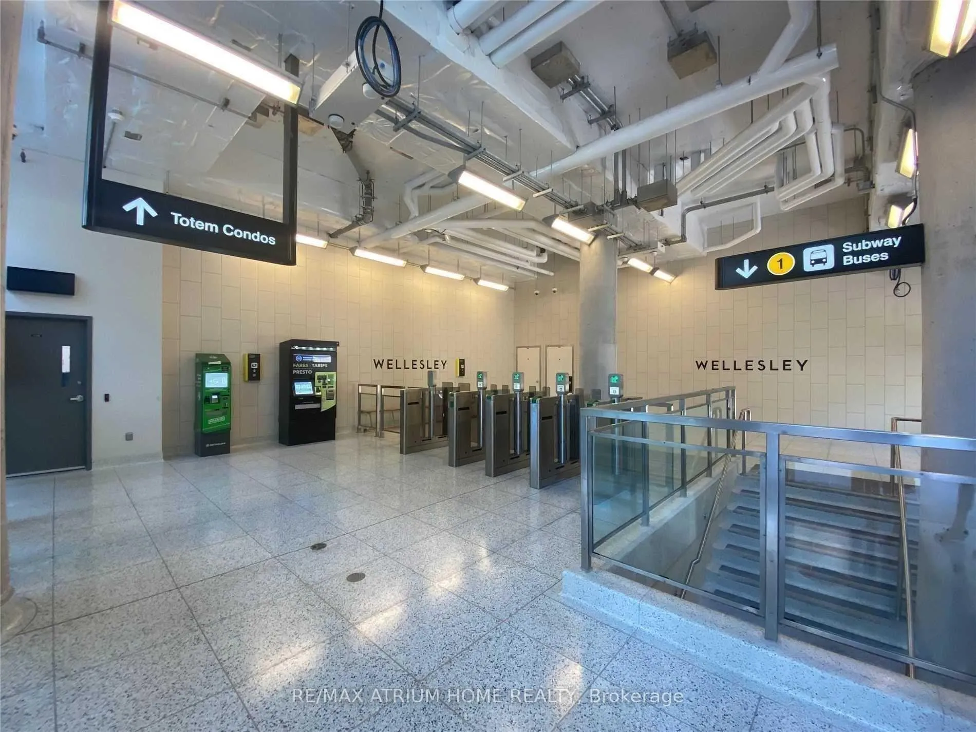Photo 4 of Unit 806, 17 Dundonald Street, Toronto, Church-Yonge Corridor — HOMEH