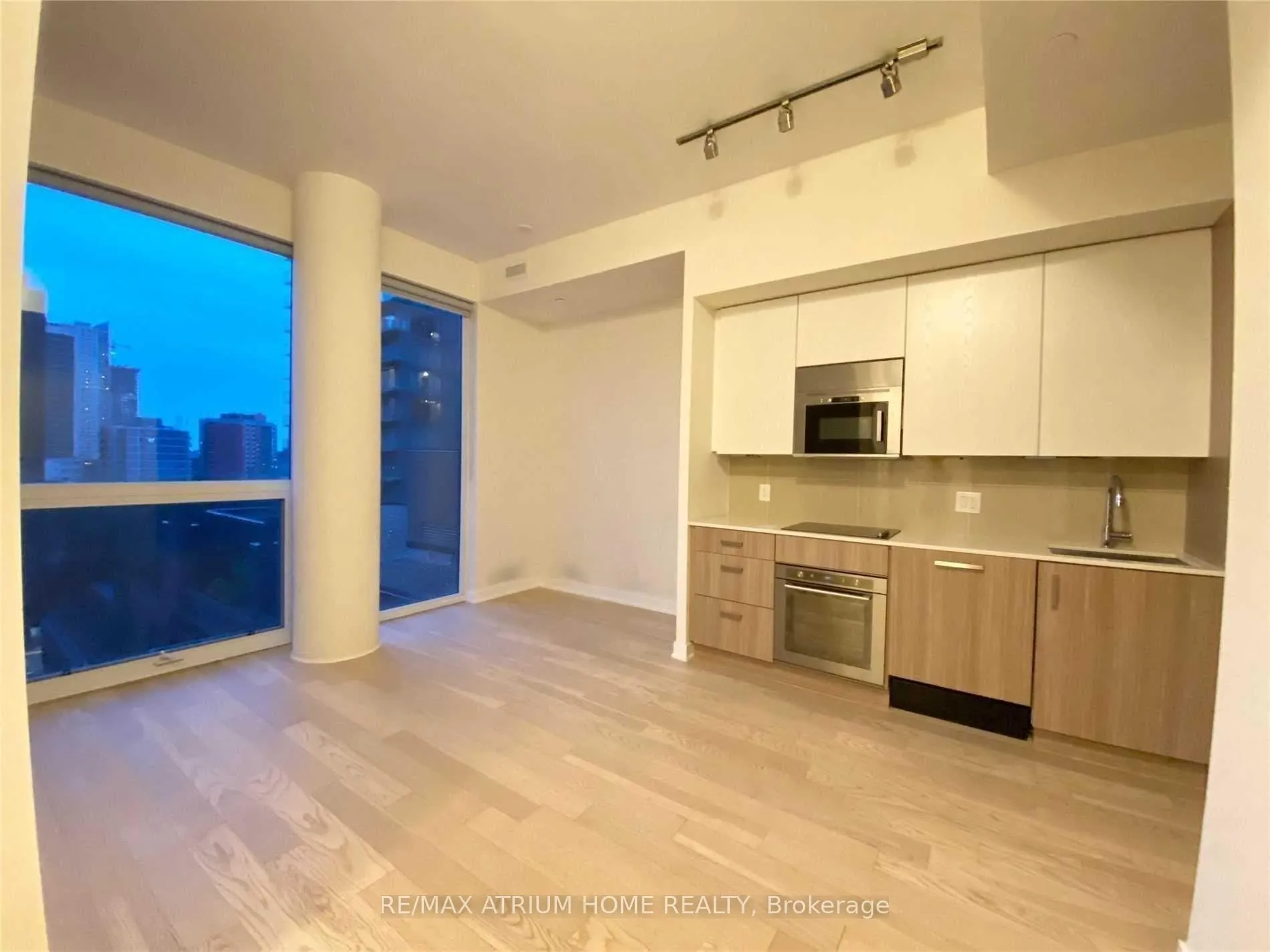 Photo 5 of Unit 806, 17 Dundonald Street, Toronto, Church-Yonge Corridor — HOMEH