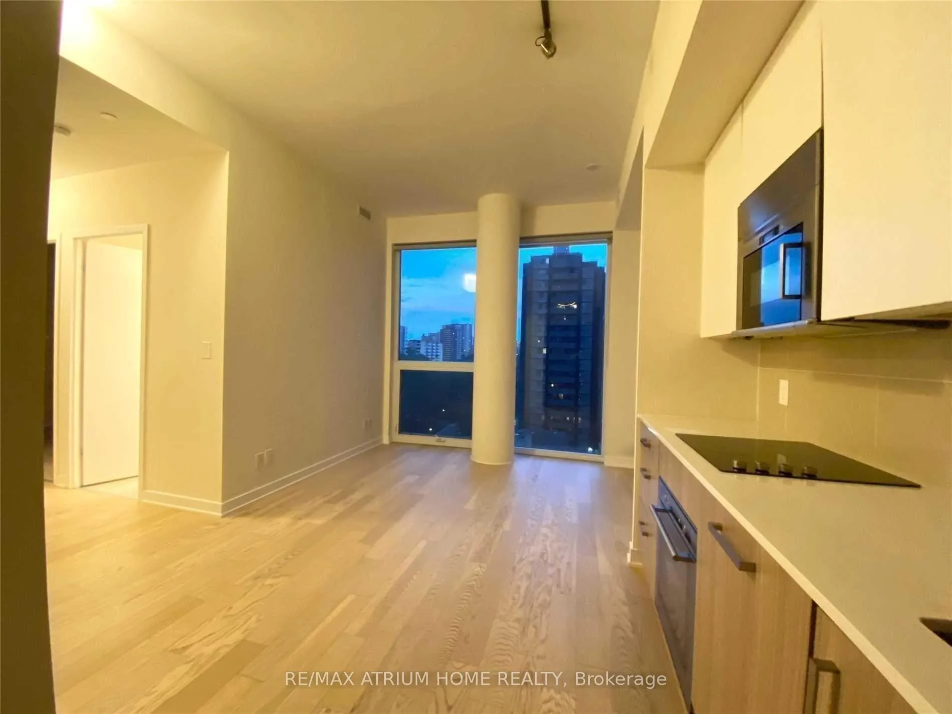 Photo 6 of Unit 806, 17 Dundonald Street, Toronto, Church-Yonge Corridor — HOMEH