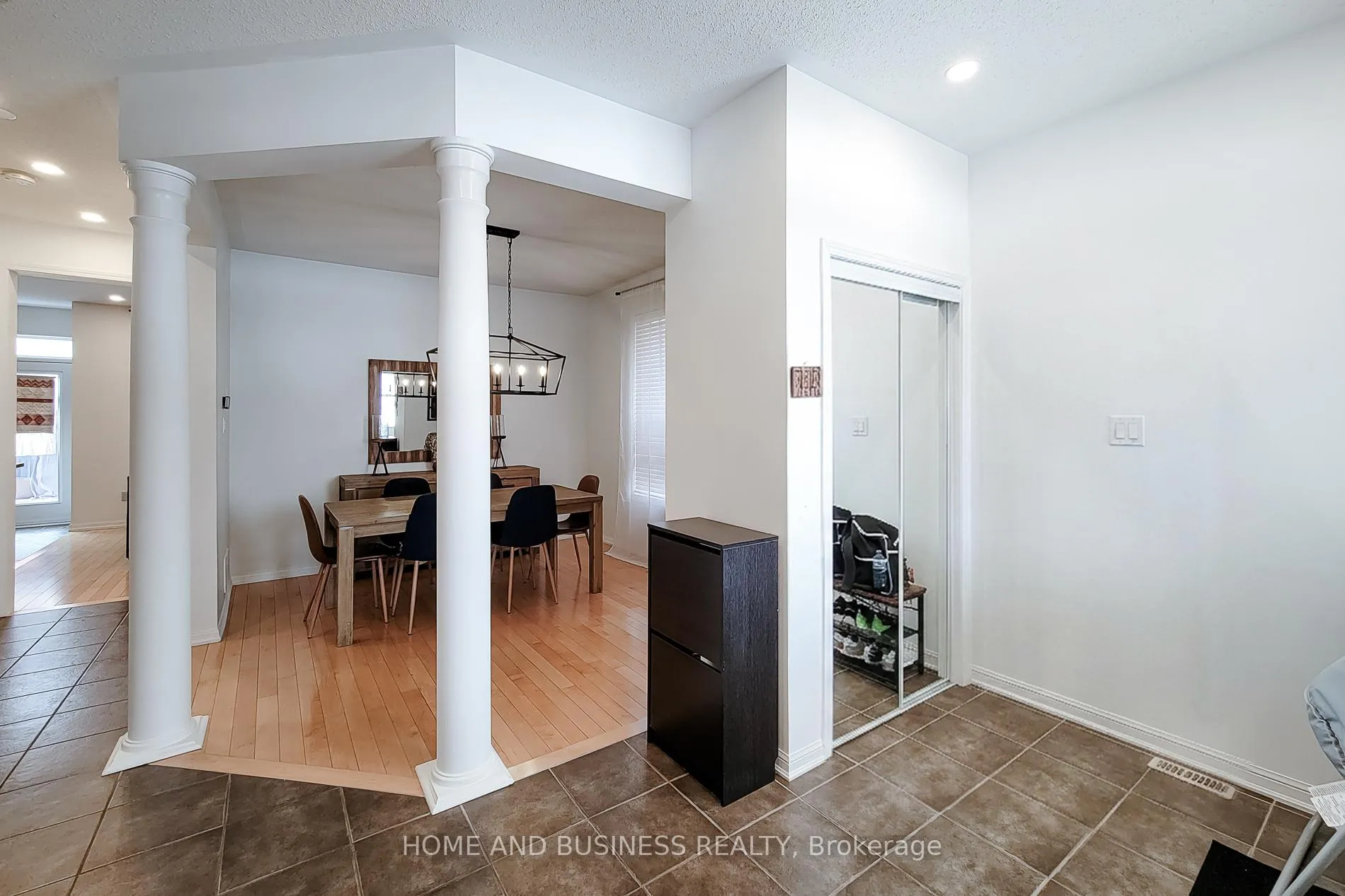 Photo 4 of 913 Mcewan Drive, Milton, Coates — HOMEH