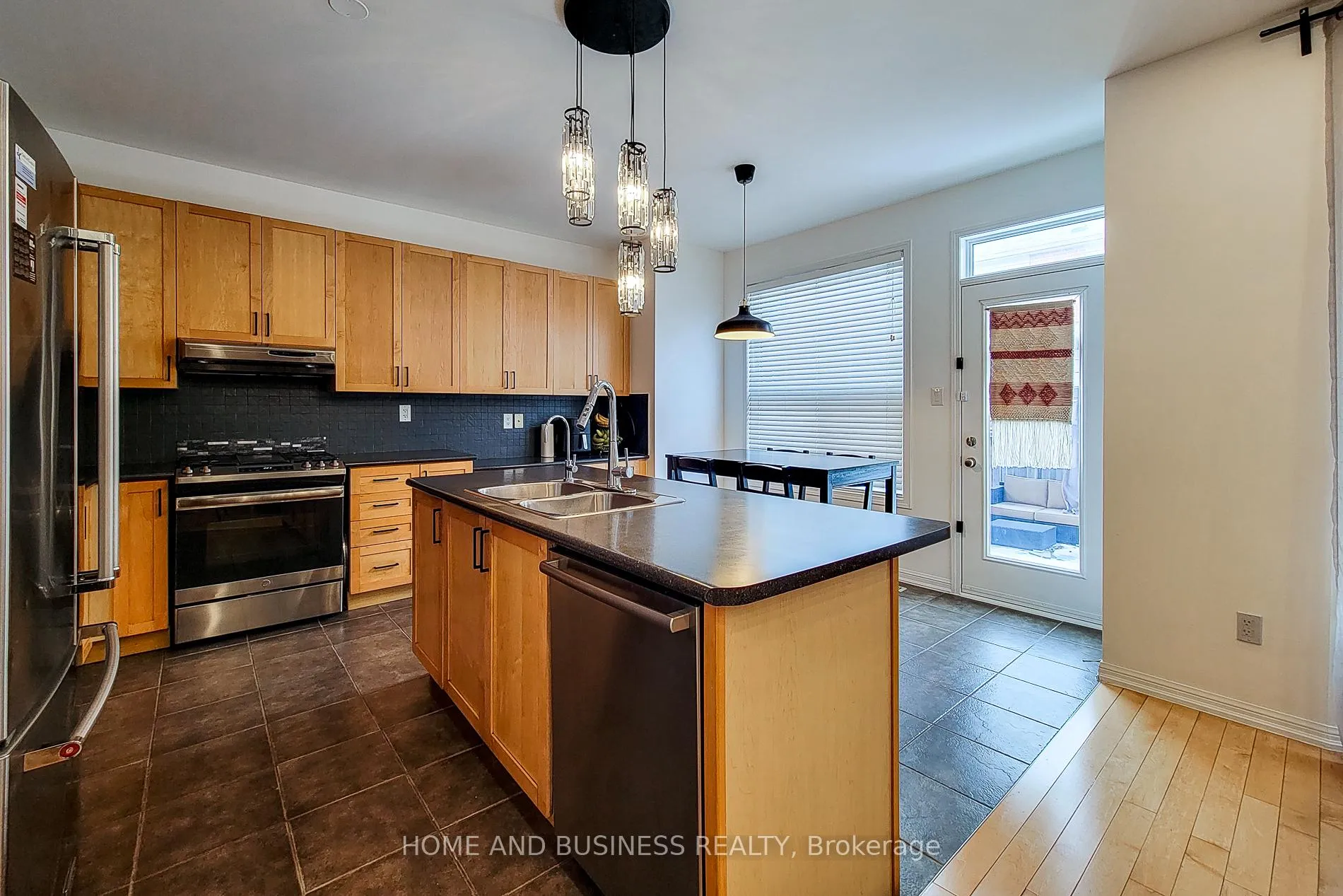 Photo 10 of 913 Mcewan Drive, Milton, Coates — HOMEH