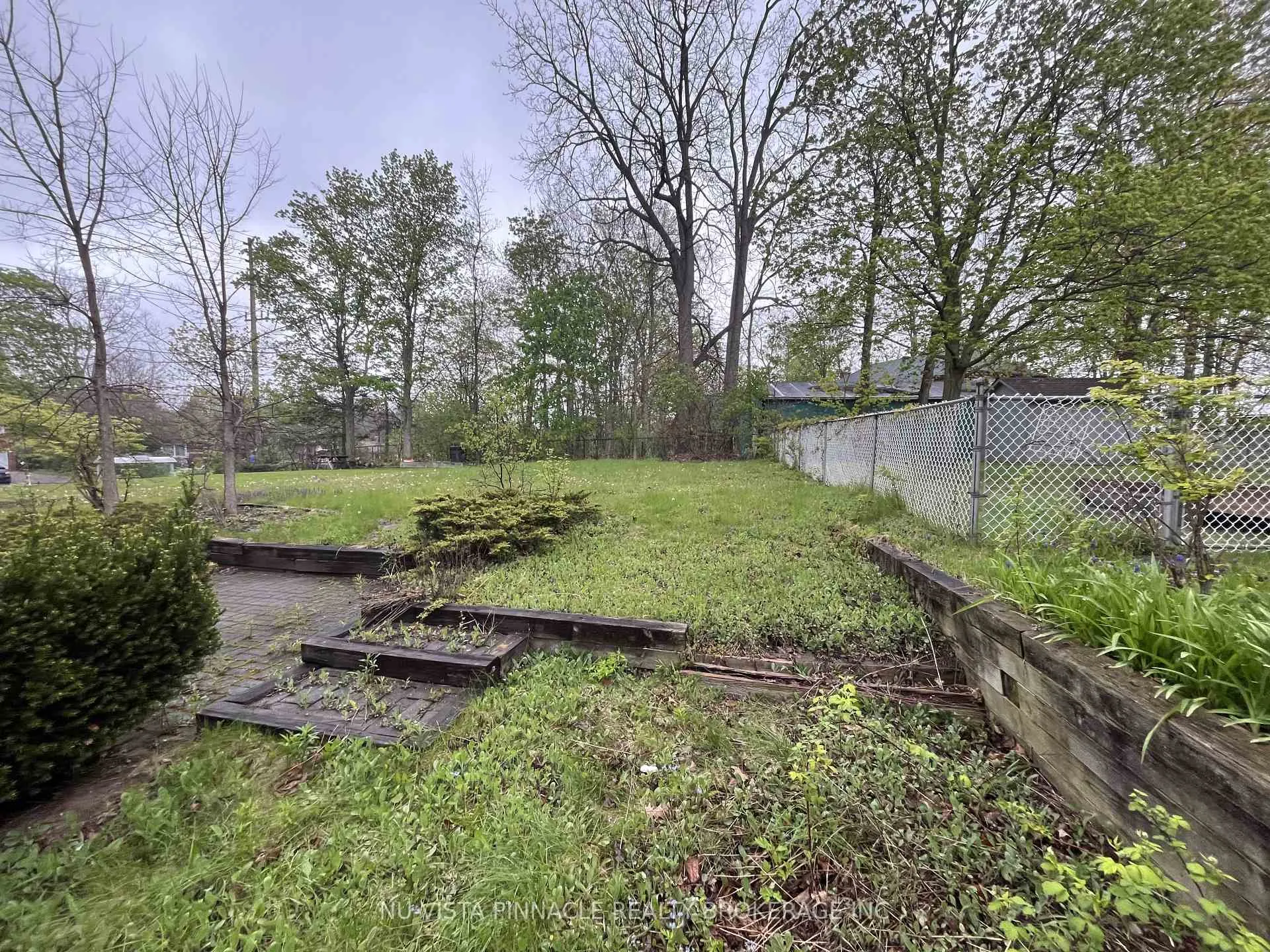 Photo 6 of 101 Castlegrove Boulevard, London, North K — HOMEH