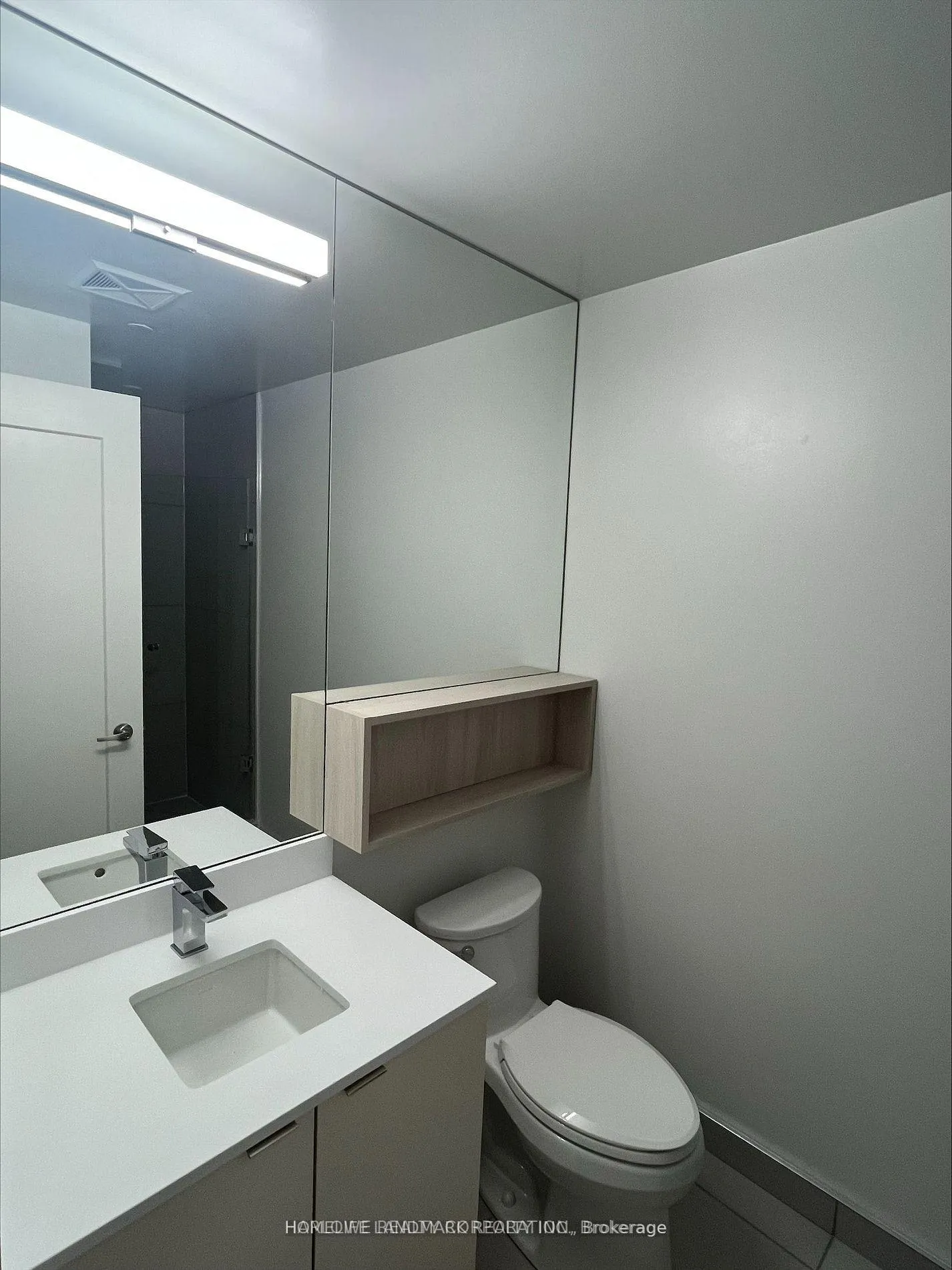Photo 4 of Unit 832, 60 Princess Street, Toronto, Waterfront Communities — HOMEH
