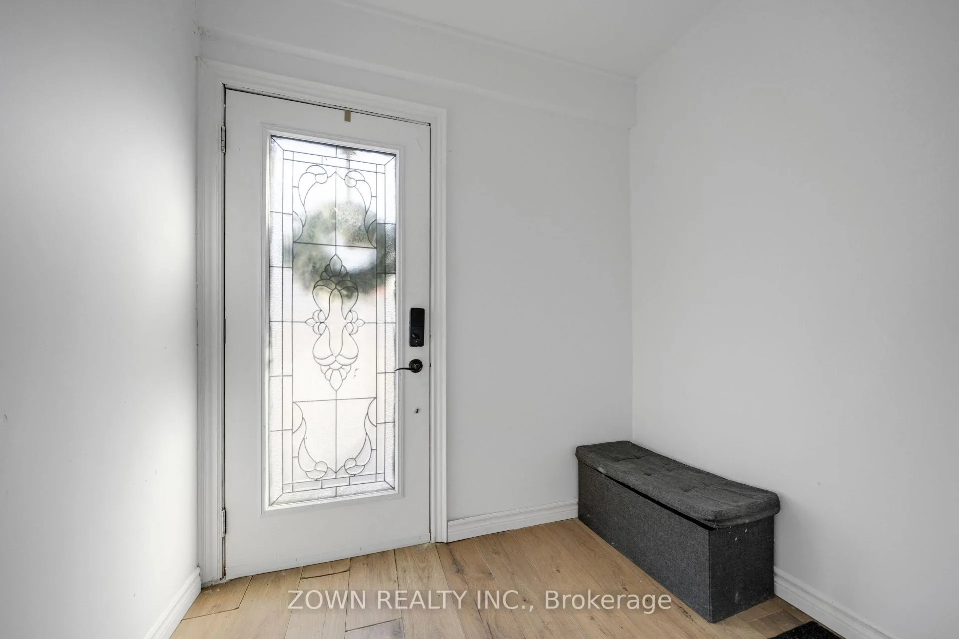 Photo 3 of 8312 Kipling Avenue, Vaughan, West Woodbridge — HOMEH