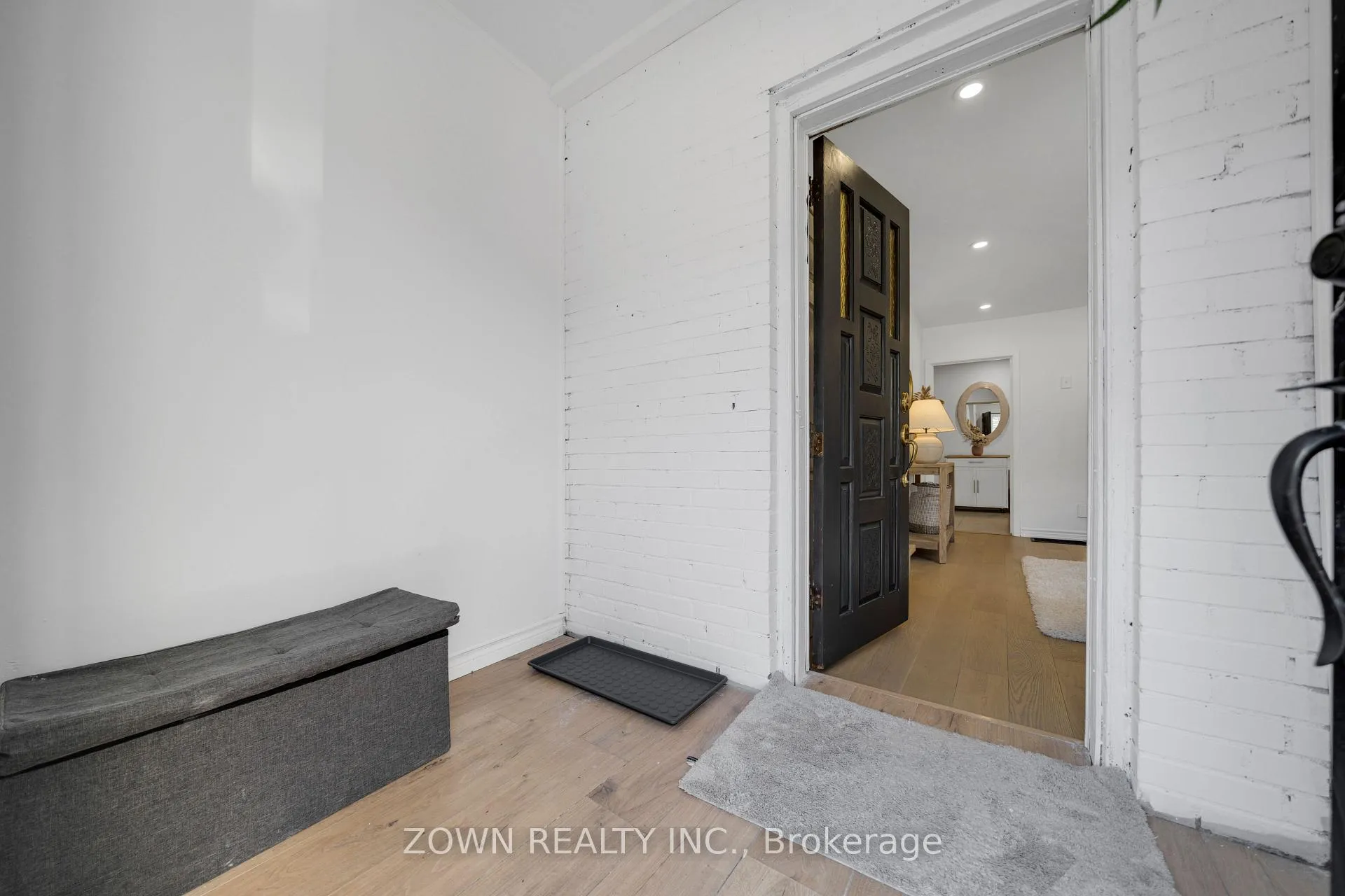 Photo 4 of 8312 Kipling Avenue, Vaughan, West Woodbridge — HOMEH