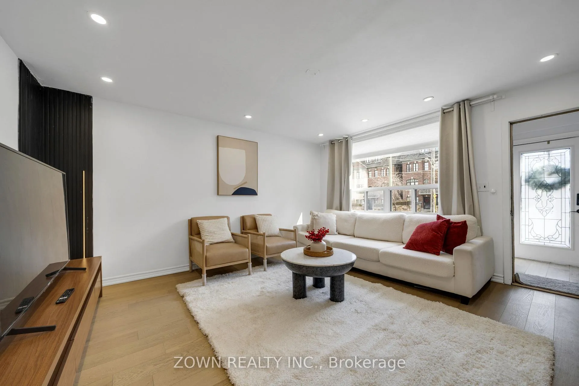 Photo 7 of 8312 Kipling Avenue, Vaughan, West Woodbridge — HOMEH