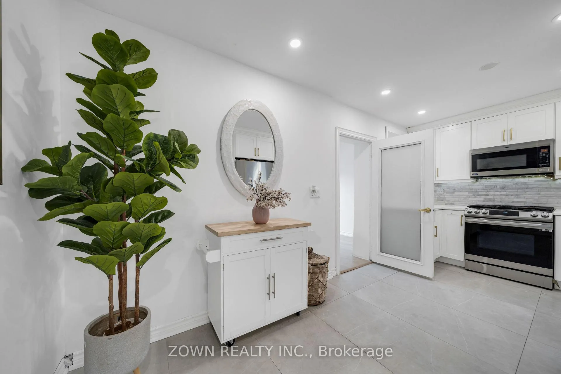 Photo 8 of 8312 Kipling Avenue, Vaughan, West Woodbridge — HOMEH