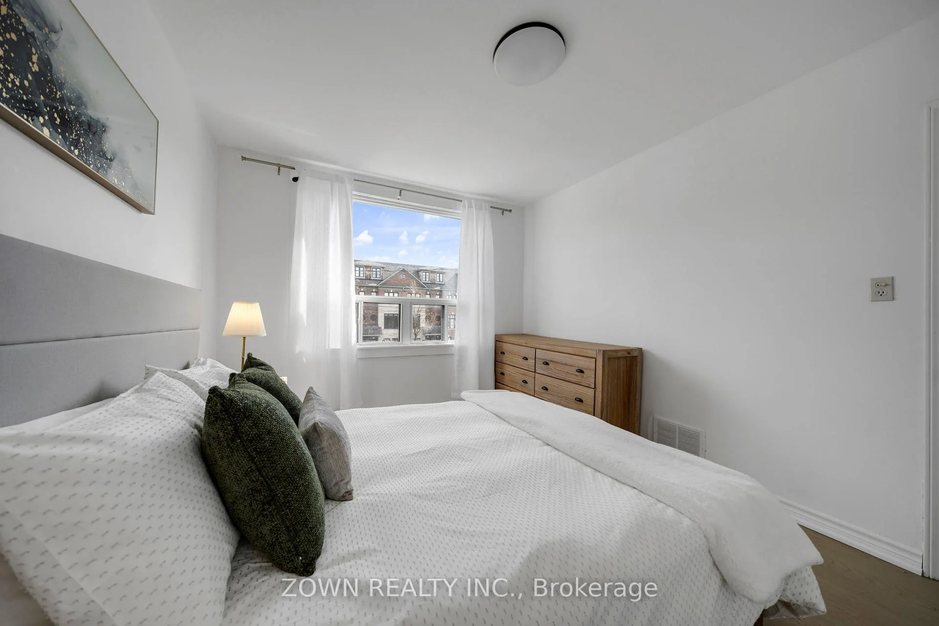Photo 31 of 8312 Kipling Avenue, Vaughan, West Woodbridge — HOMEH