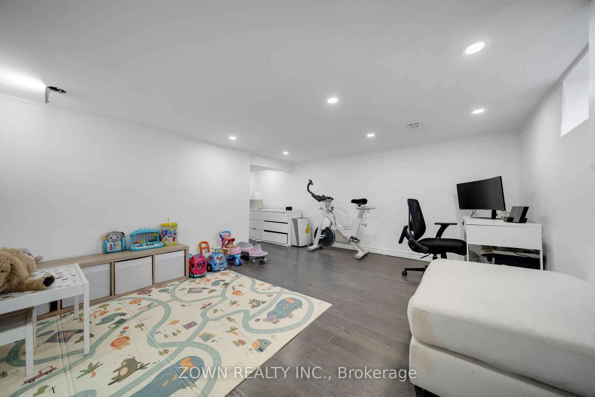 Photo 34 of 8312 Kipling Avenue, Vaughan, West Woodbridge — HOMEH