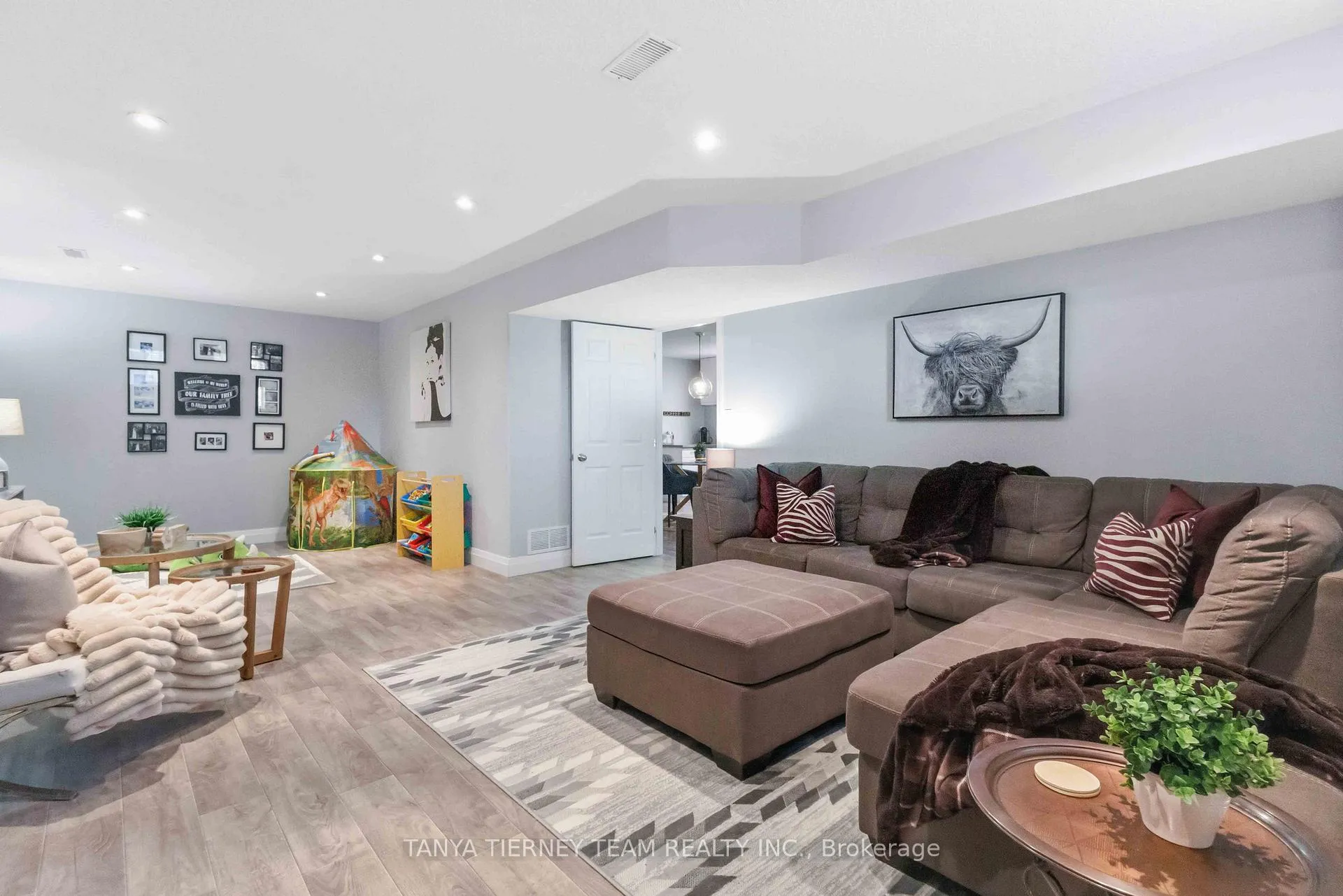 Photo 31 of 37 Nathan Avenue, Whitby, Brooklin — HOMEH