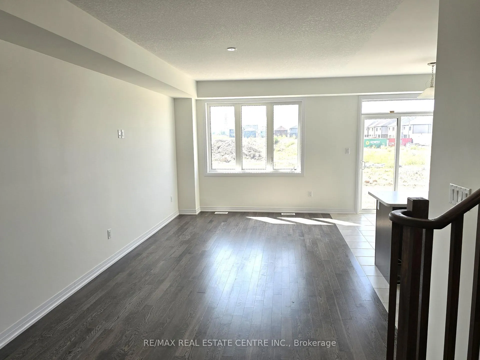 Photo 3 of 131 Brighton Lane, Thorold, Rolling Meadows — HOMEH