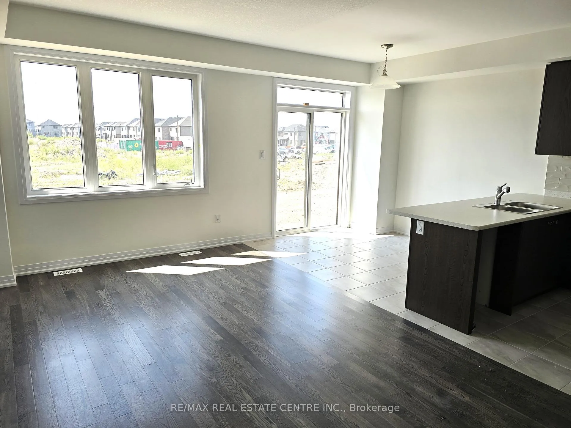 Photo 5 of 131 Brighton Lane, Thorold, Rolling Meadows — HOMEH