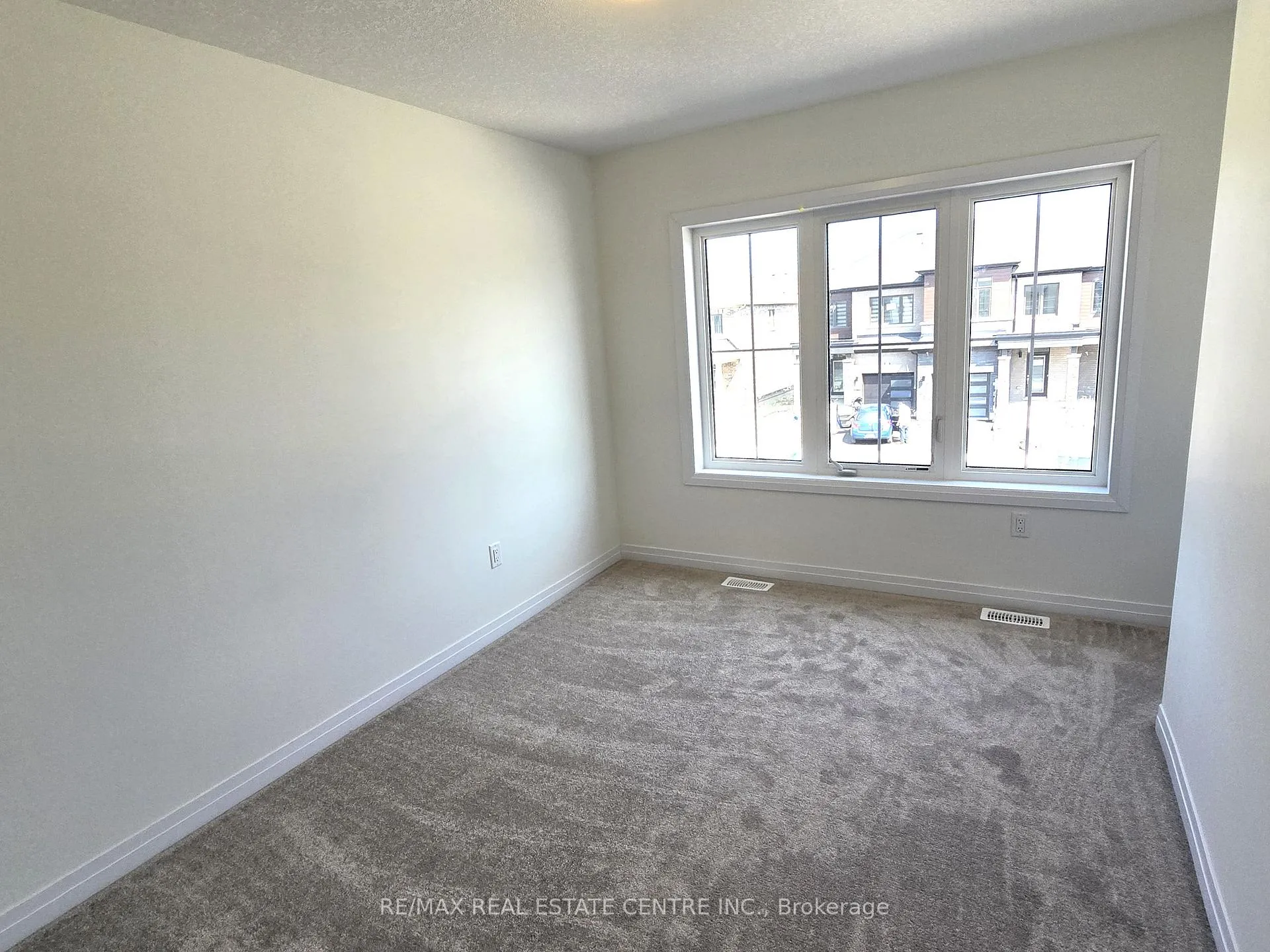 Photo 11 of 131 Brighton Lane, Thorold, Rolling Meadows — HOMEH