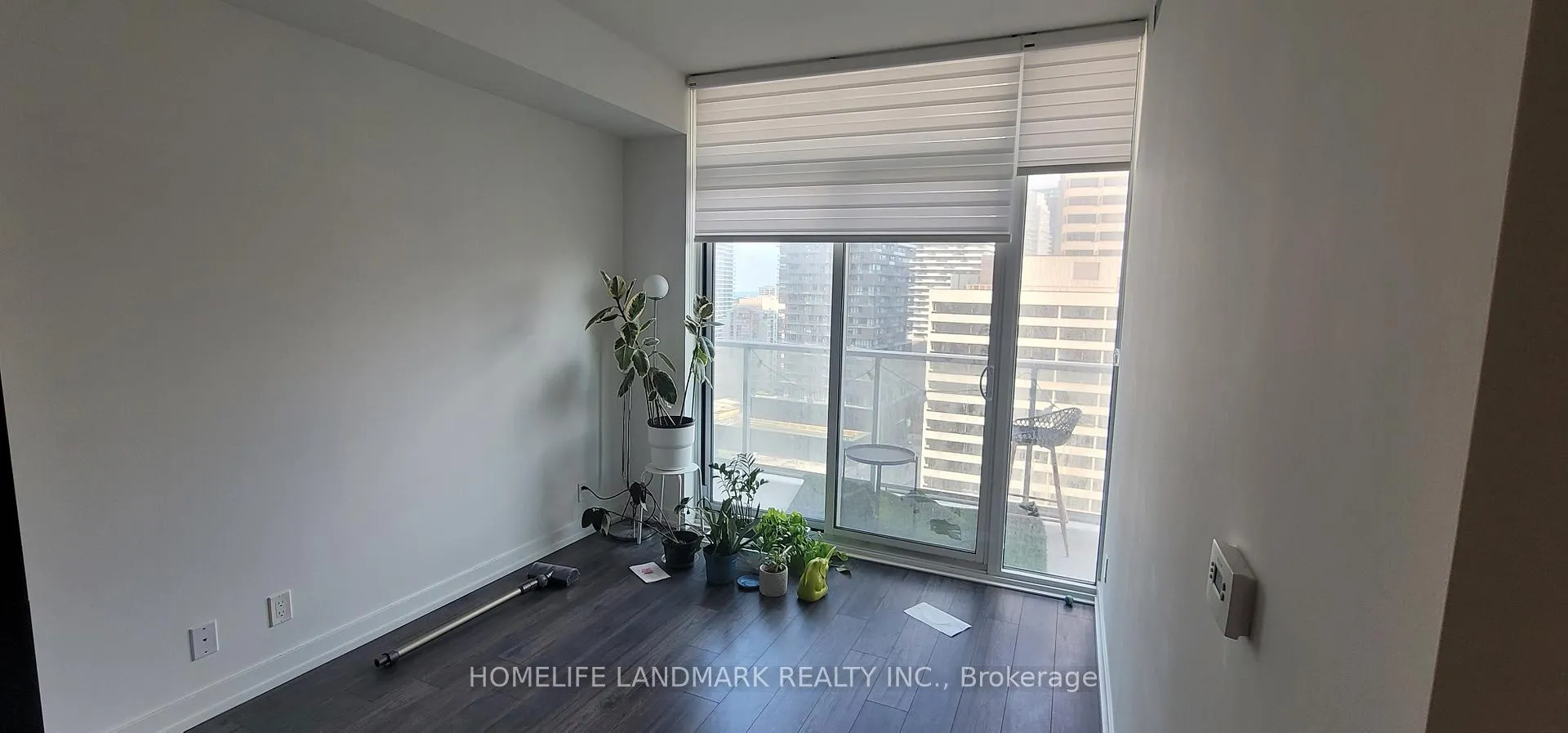 Photo 4 of Unit 1408, 33 Helendale Avenue, Toronto, Yonge-Eglinton — HOMEH