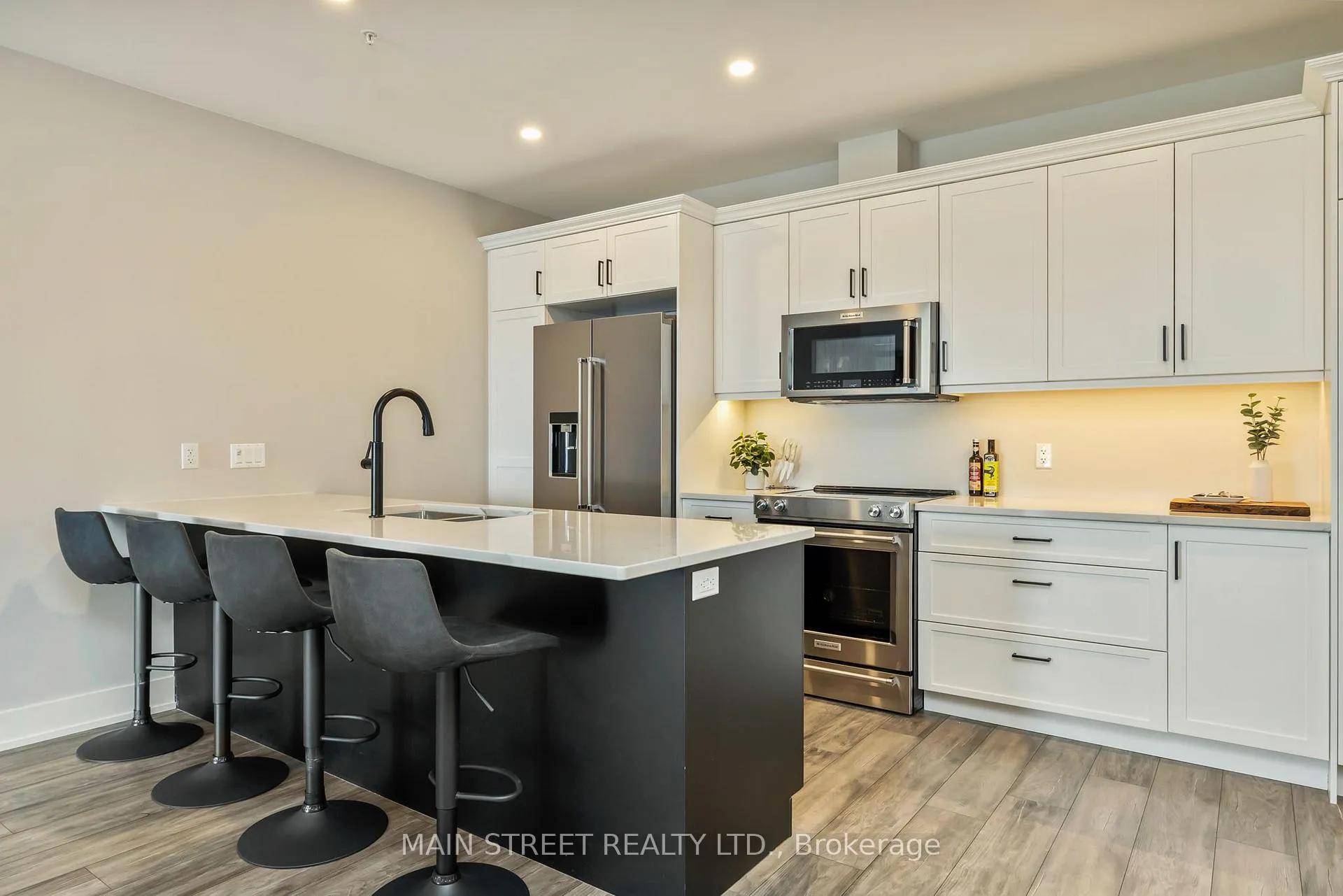 Photo 6 of Unit 203, 20 Salt Dock Road, Parry Sound — HOMEH