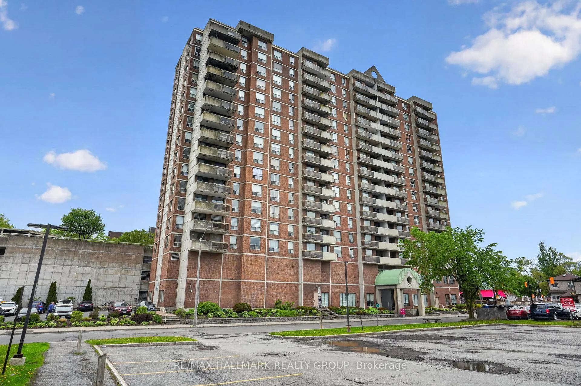Front of Unit 1510, 200 Lafontaine Avenue