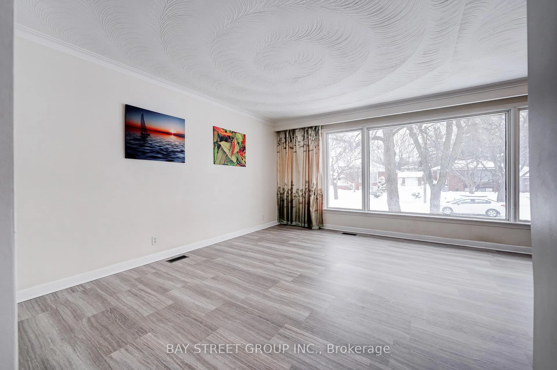 Photo 5 of 26 Benway Drive, Etobicoke, Rexdale-Kipling — HOMEH