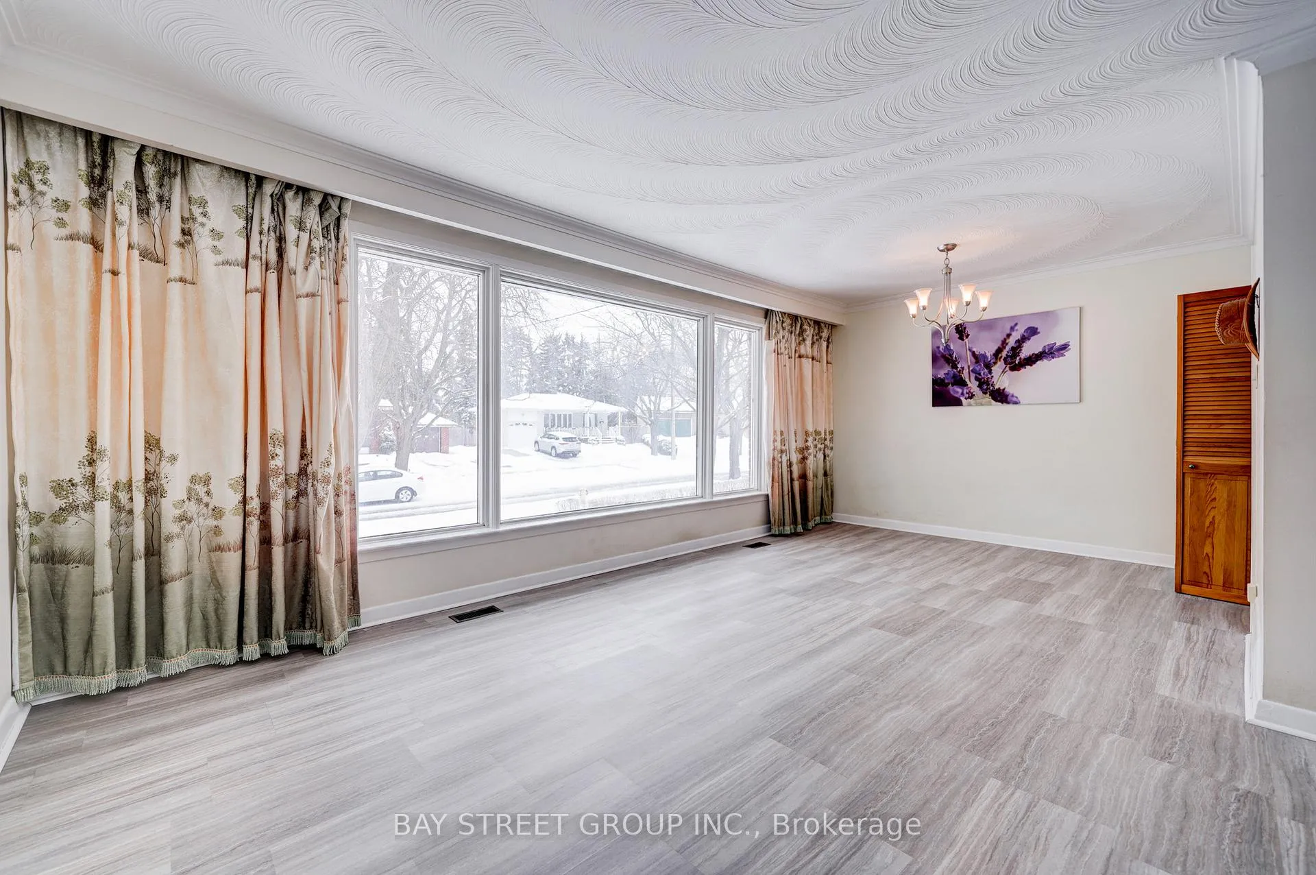 Photo 6 of 26 Benway Drive, Etobicoke, Rexdale-Kipling — HOMEH