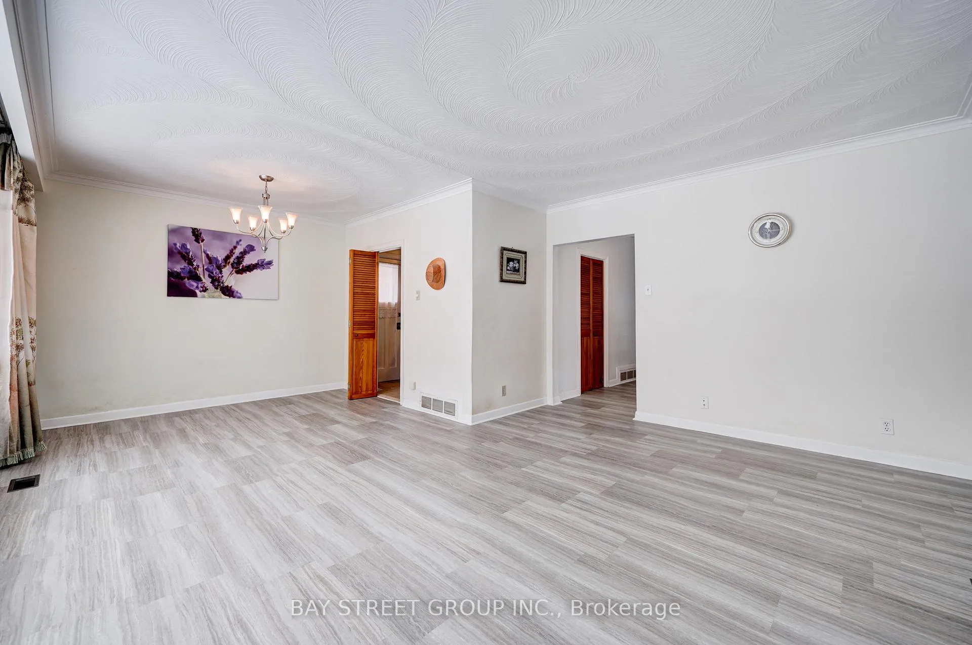 Photo 7 of 26 Benway Drive, Etobicoke, Rexdale-Kipling — HOMEH