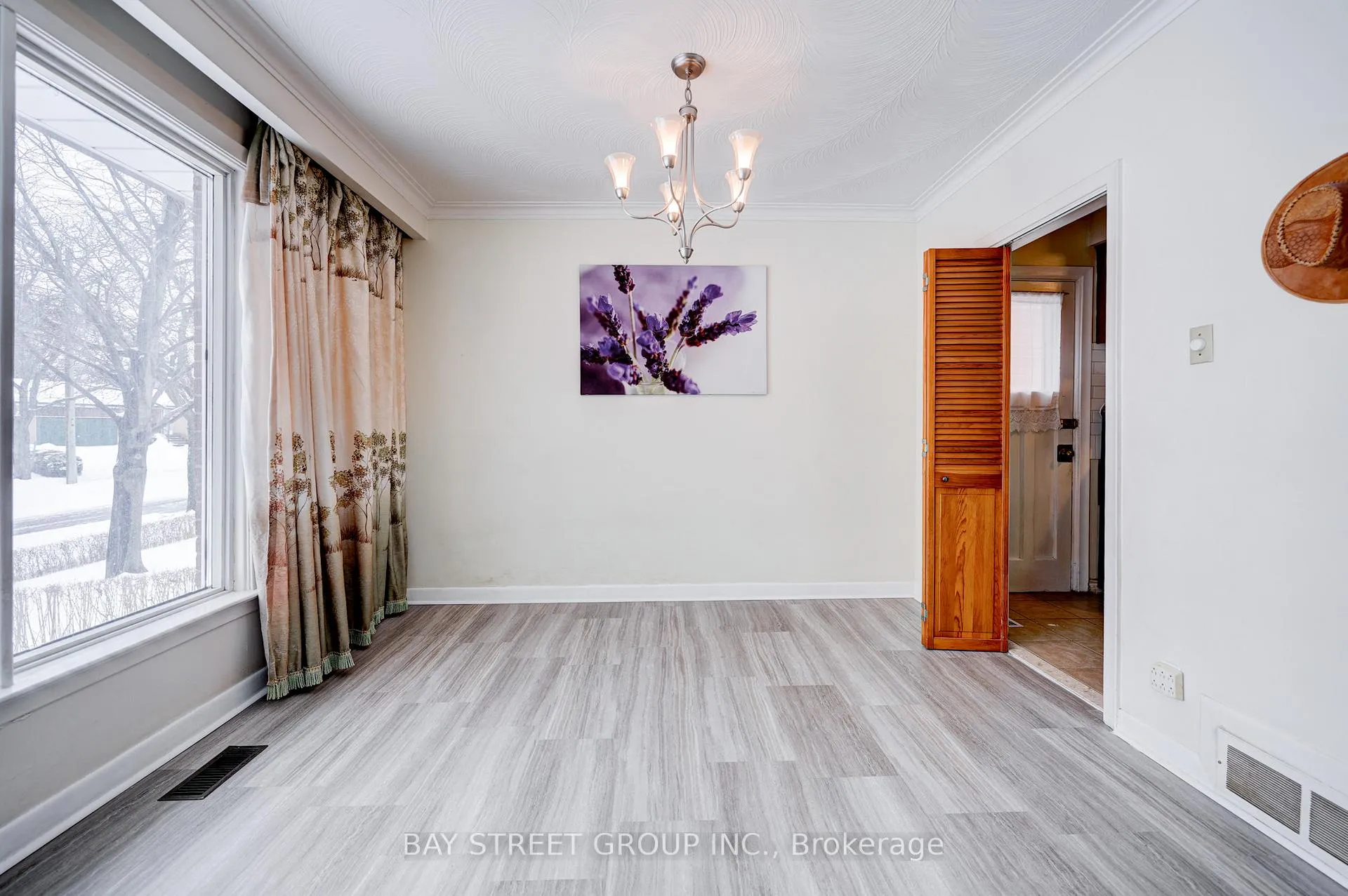 Photo 8 of 26 Benway Drive, Etobicoke, Rexdale-Kipling — HOMEH