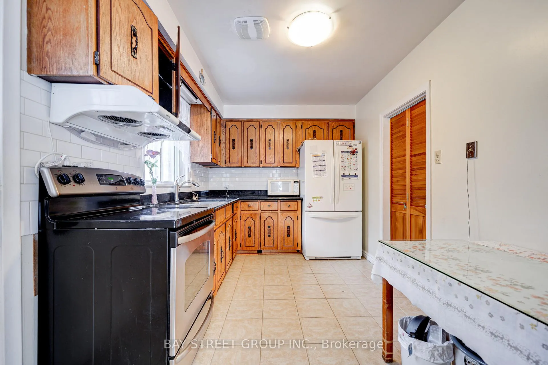 Photo 11 of 26 Benway Drive, Etobicoke, Rexdale-Kipling — HOMEH