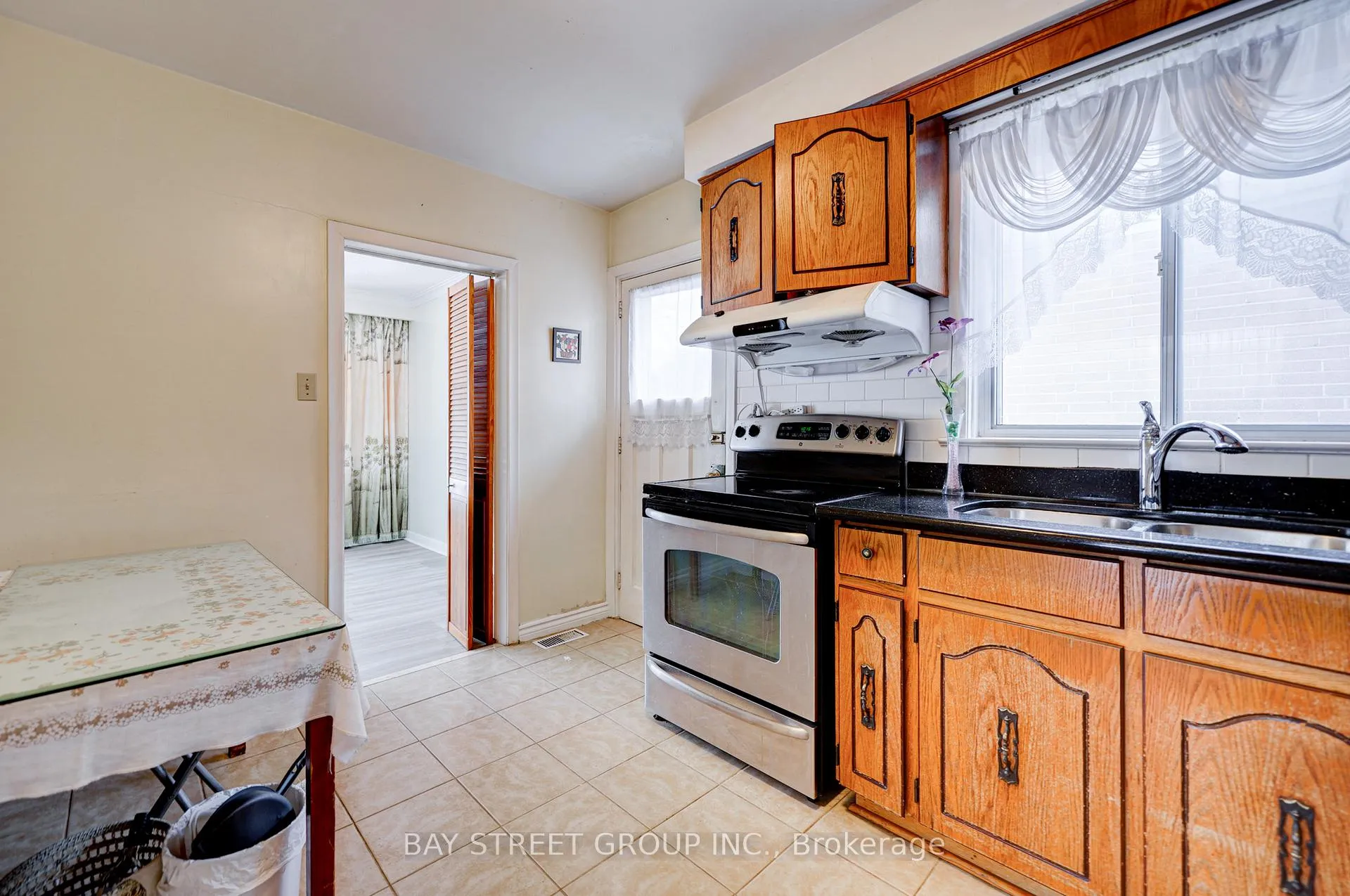 Photo 13 of 26 Benway Drive, Etobicoke, Rexdale-Kipling — HOMEH