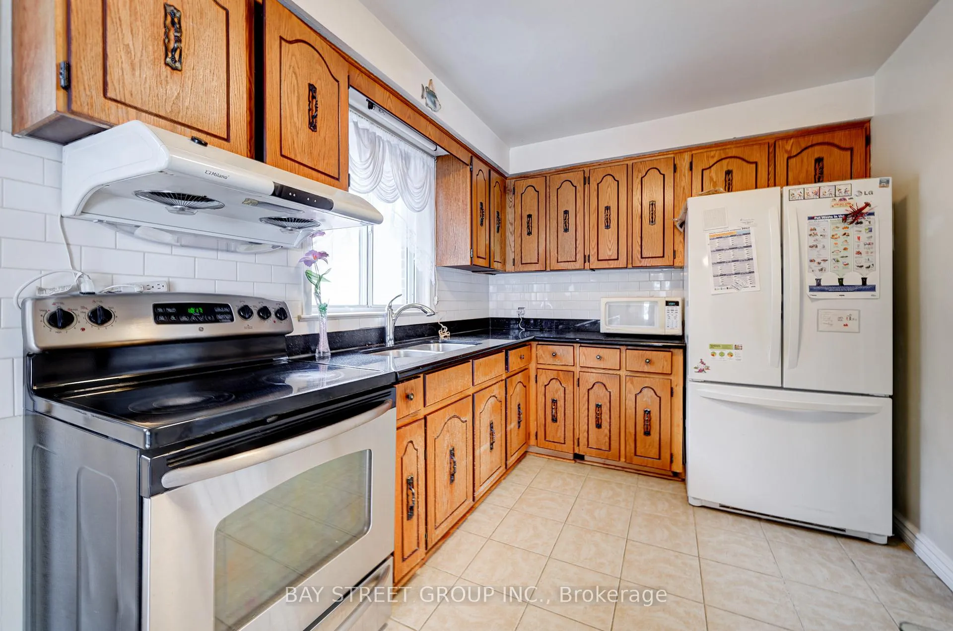 Photo 14 of 26 Benway Drive, Etobicoke, Rexdale-Kipling — HOMEH