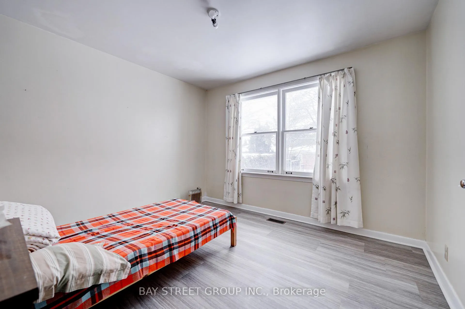 Photo 16 of 26 Benway Drive, Etobicoke, Rexdale-Kipling — HOMEH