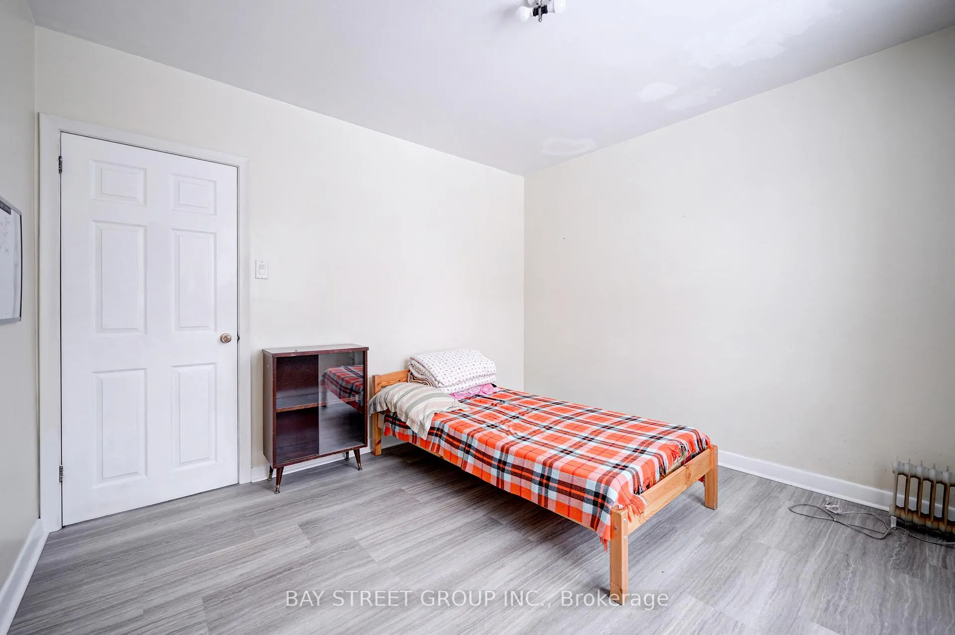 Photo 17 of 26 Benway Drive, Etobicoke, Rexdale-Kipling — HOMEH