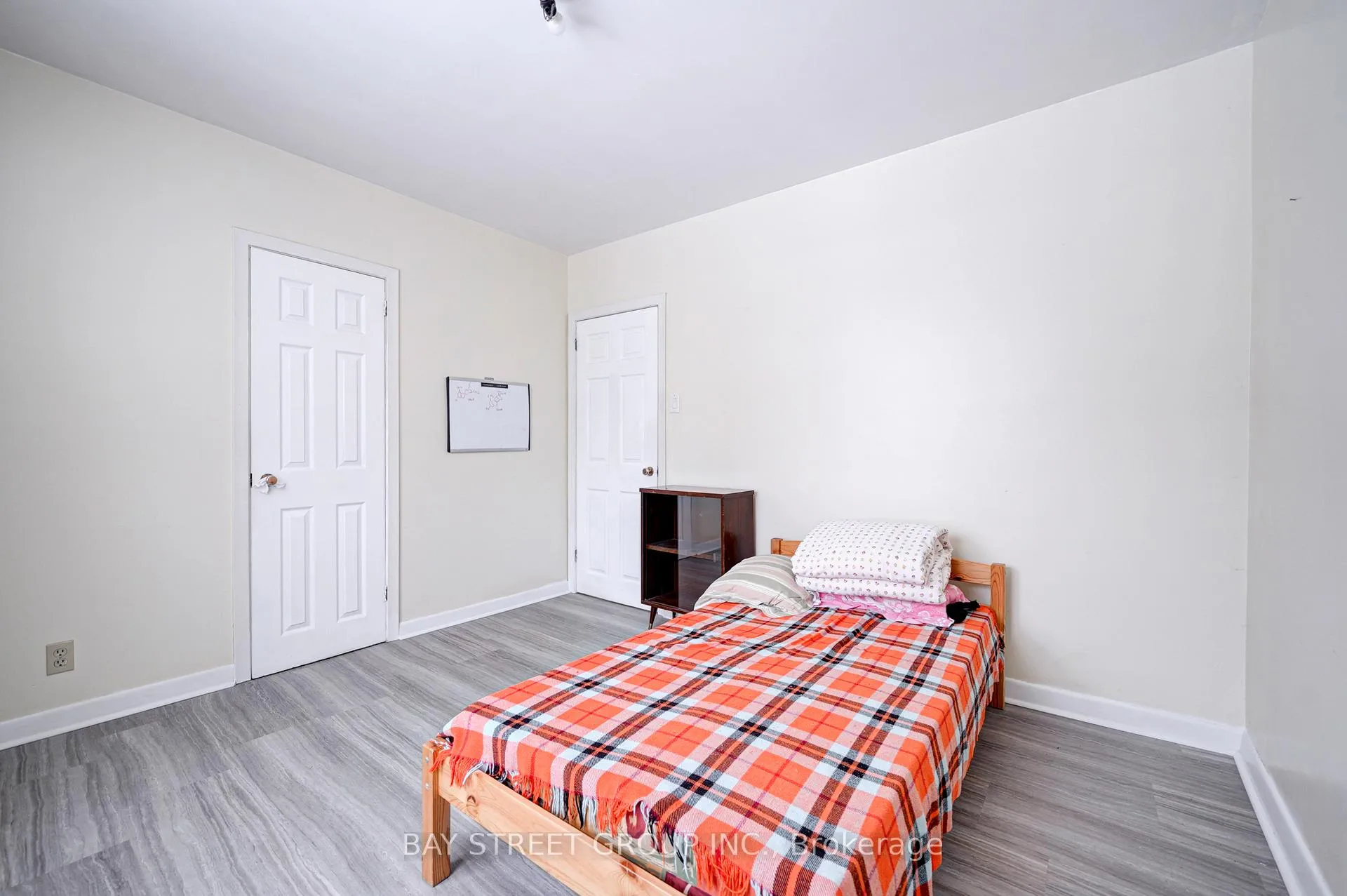 Photo 18 of 26 Benway Drive, Etobicoke, Rexdale-Kipling — HOMEH
