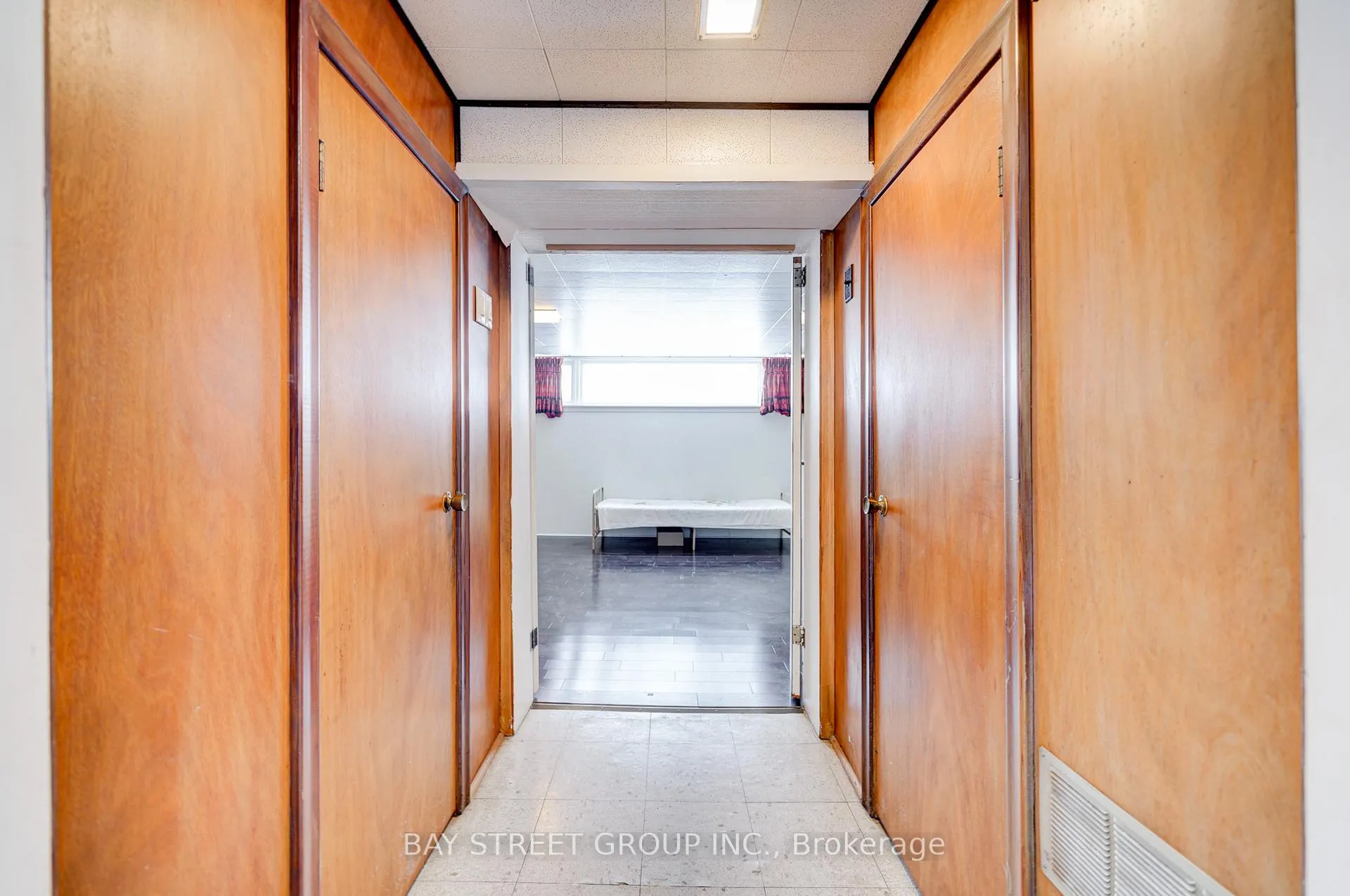 Photo 23 of 26 Benway Drive, Etobicoke, Rexdale-Kipling — HOMEH