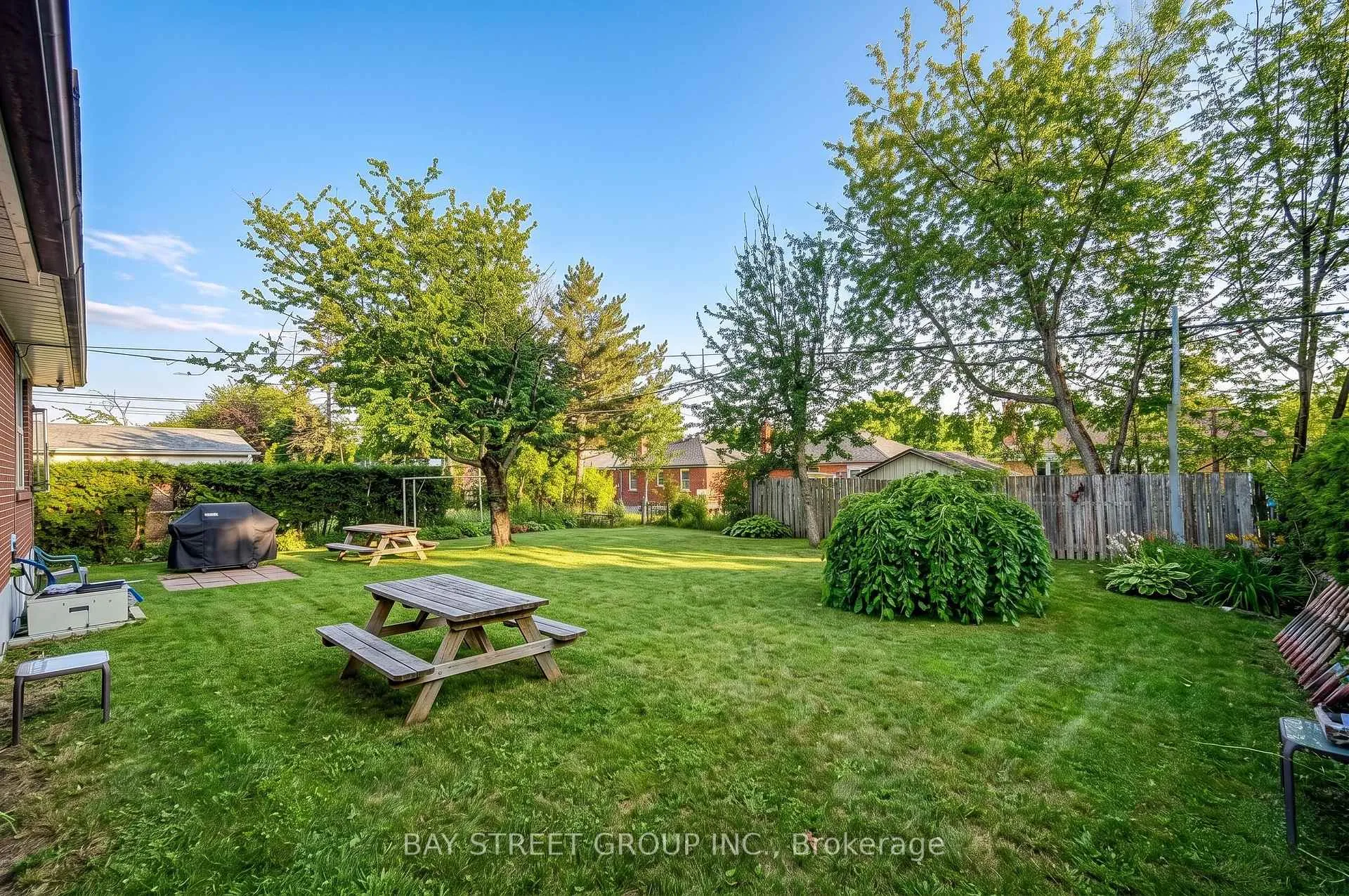 Photo 33 of 26 Benway Drive, Etobicoke, Rexdale-Kipling — HOMEH
