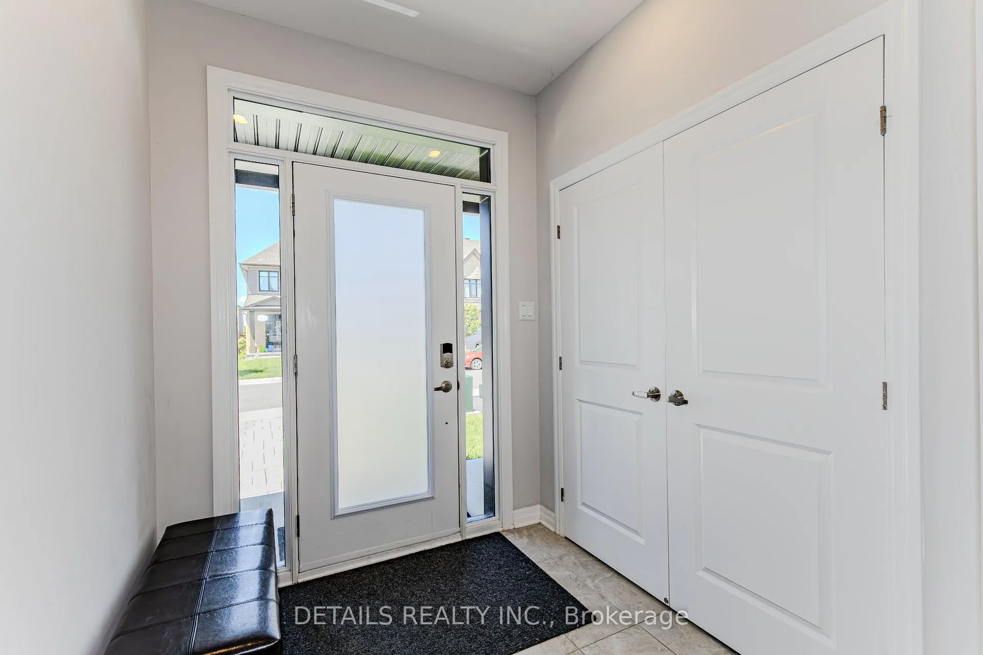 Photo 2 of 276 Avro Circle, Ottawa, CFB Rockcliffe and Area — HOMEH