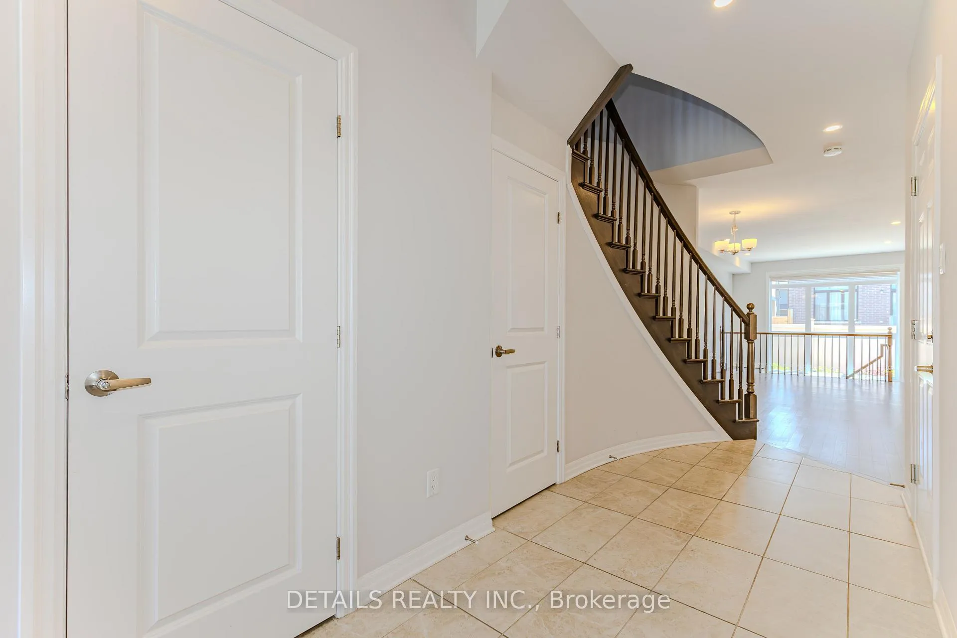 Photo 3 of 276 Avro Circle, Ottawa, CFB Rockcliffe and Area — HOMEH