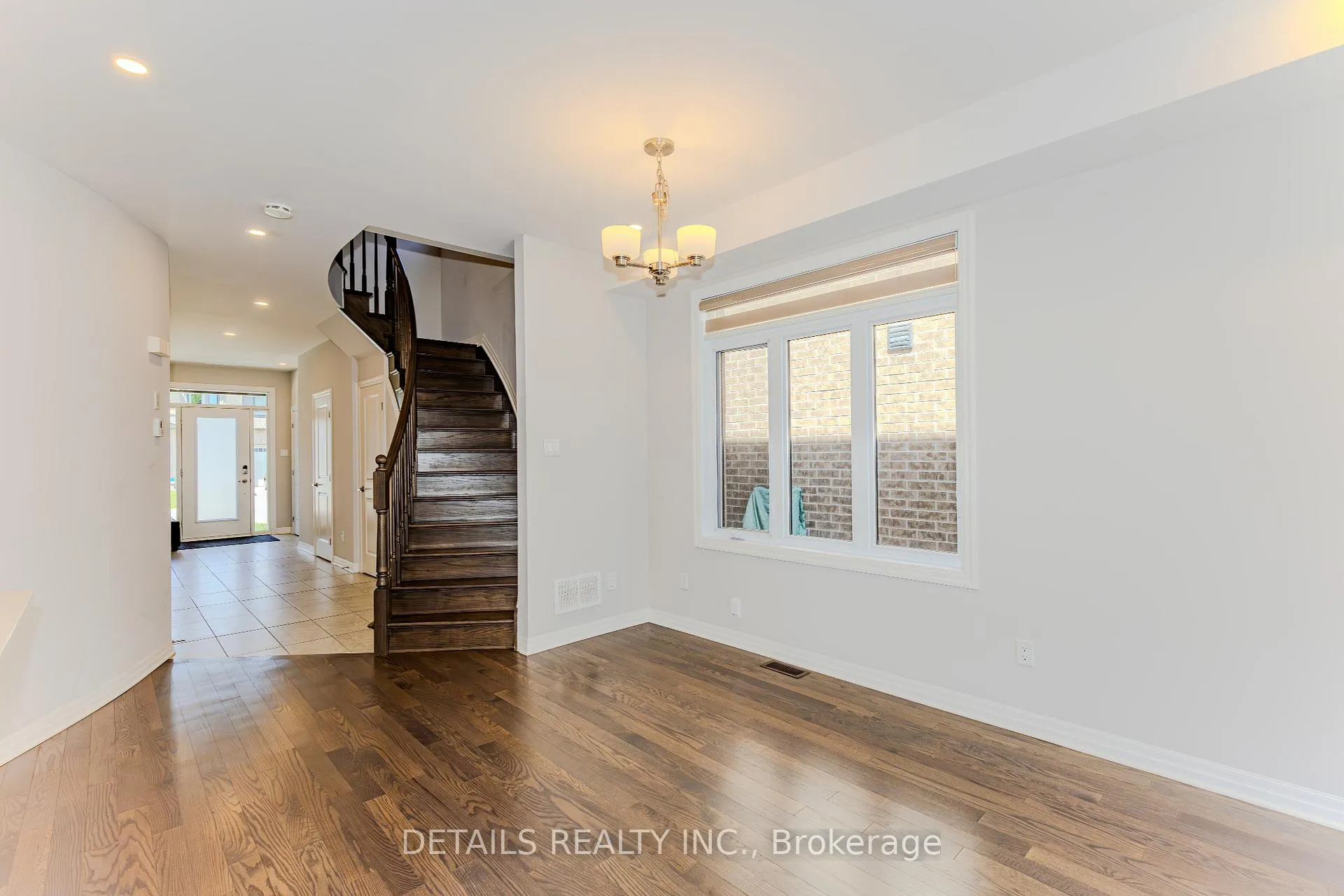 Photo 5 of 276 Avro Circle, Ottawa, CFB Rockcliffe and Area — HOMEH
