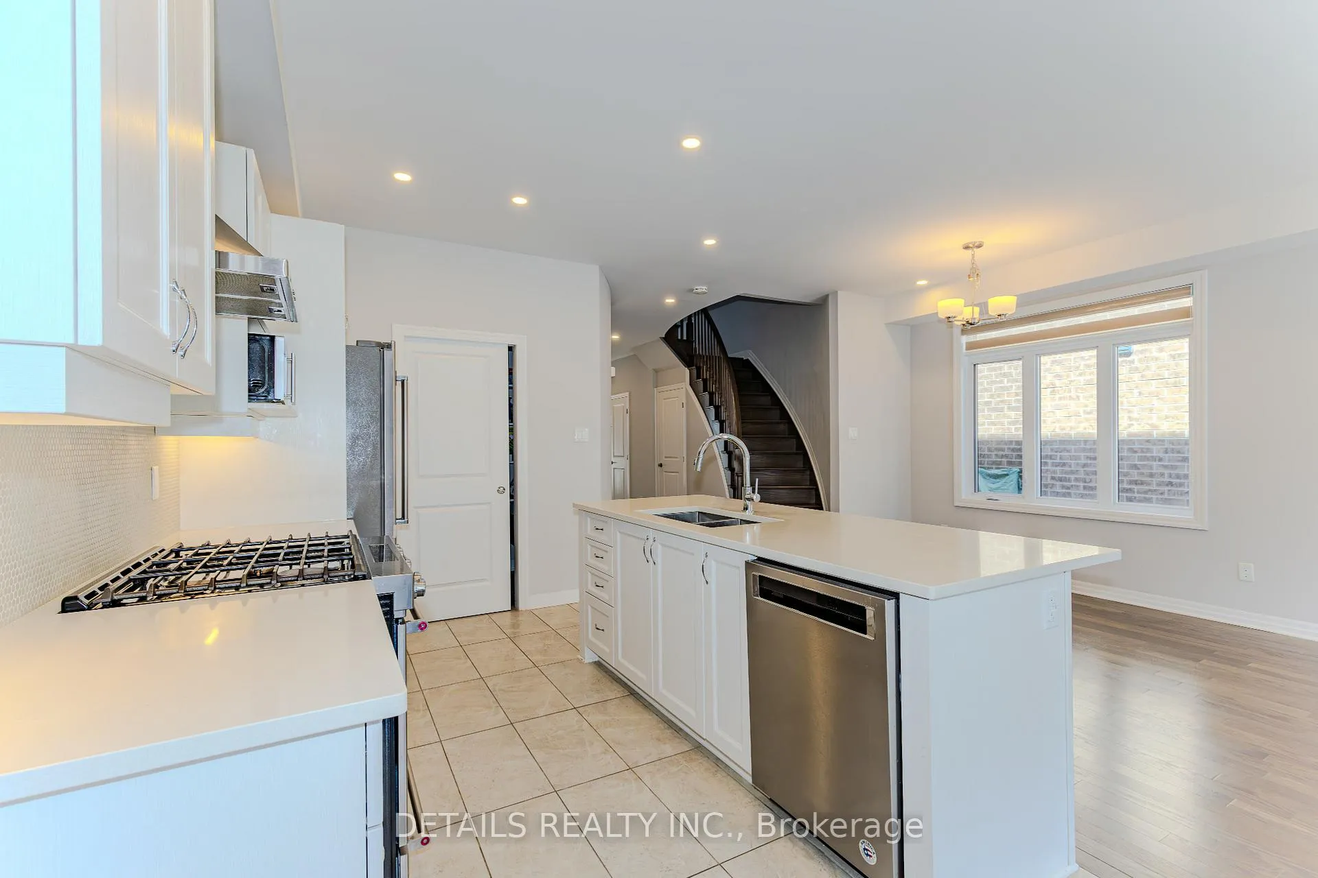 Photo 8 of 276 Avro Circle, Ottawa, CFB Rockcliffe and Area — HOMEH