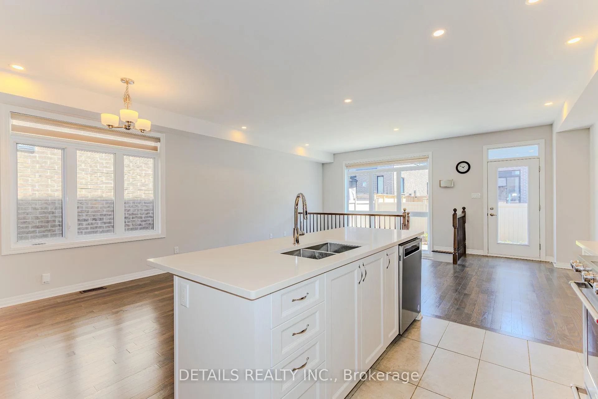 Photo 10 of 276 Avro Circle, Ottawa, CFB Rockcliffe and Area — HOMEH