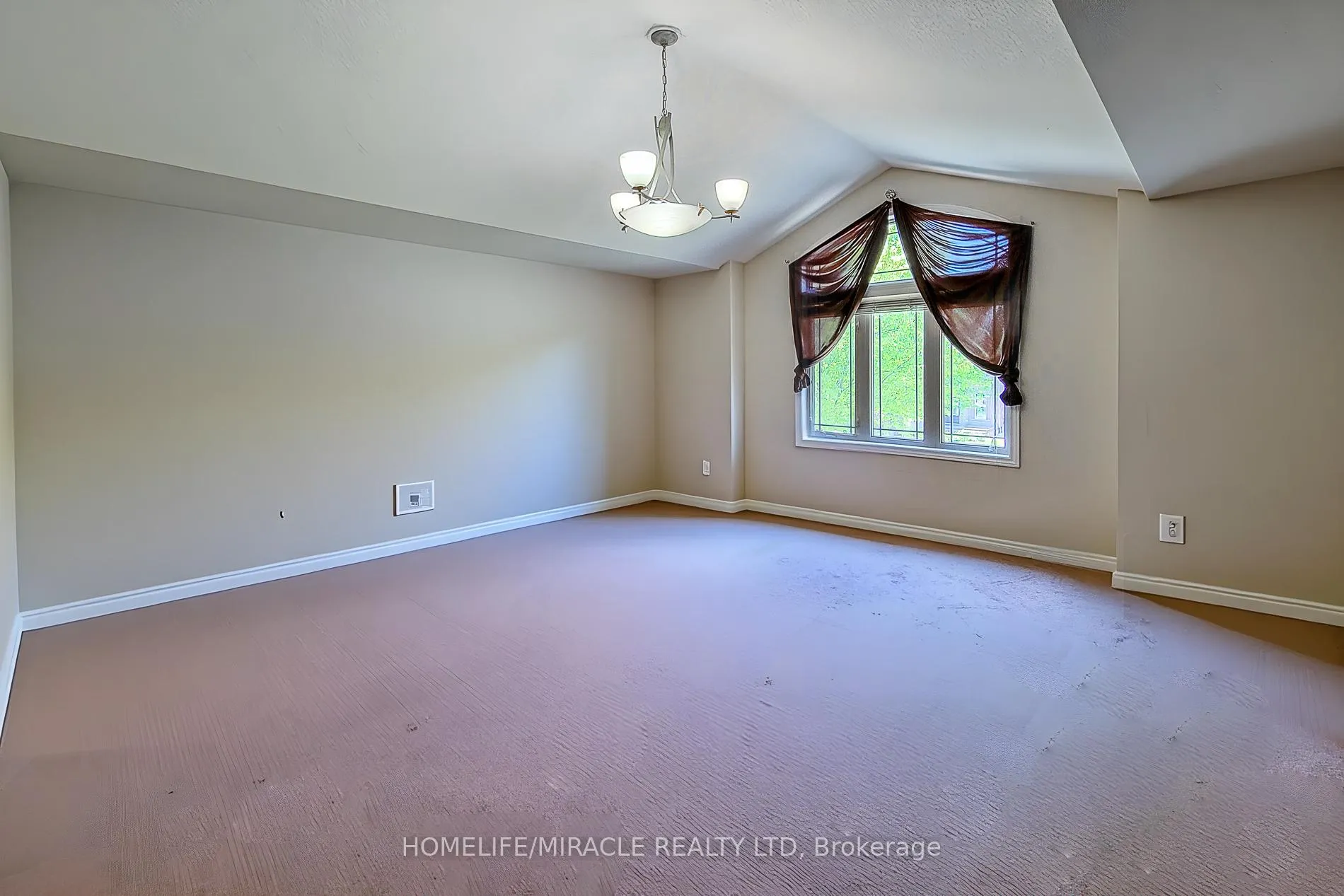 Photo 26 of 197 Cloverleaf Drive, Hamilton, Meadowlands — HOMEH