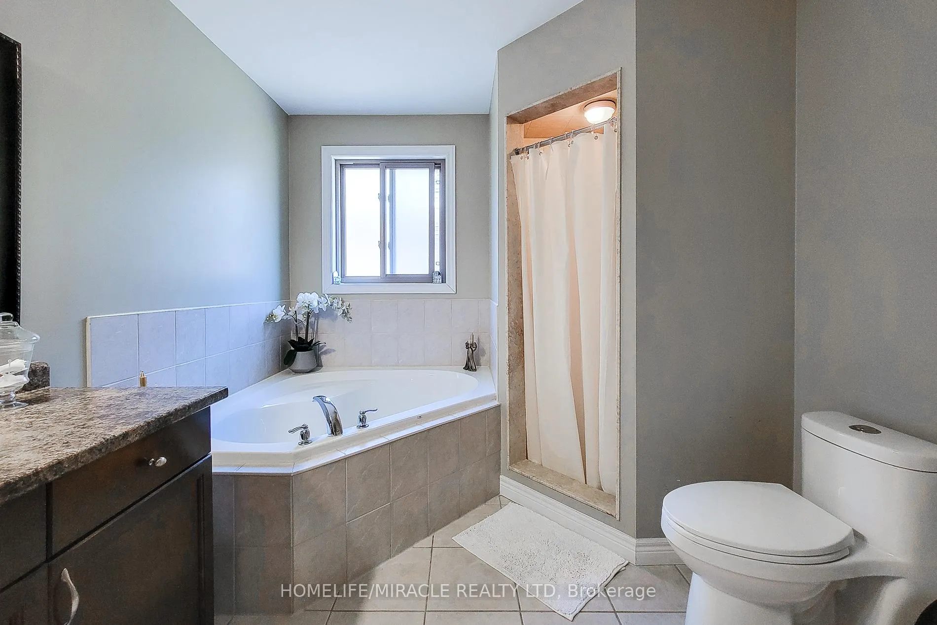 Photo 29 of 197 Cloverleaf Drive, Hamilton, Meadowlands — HOMEH
