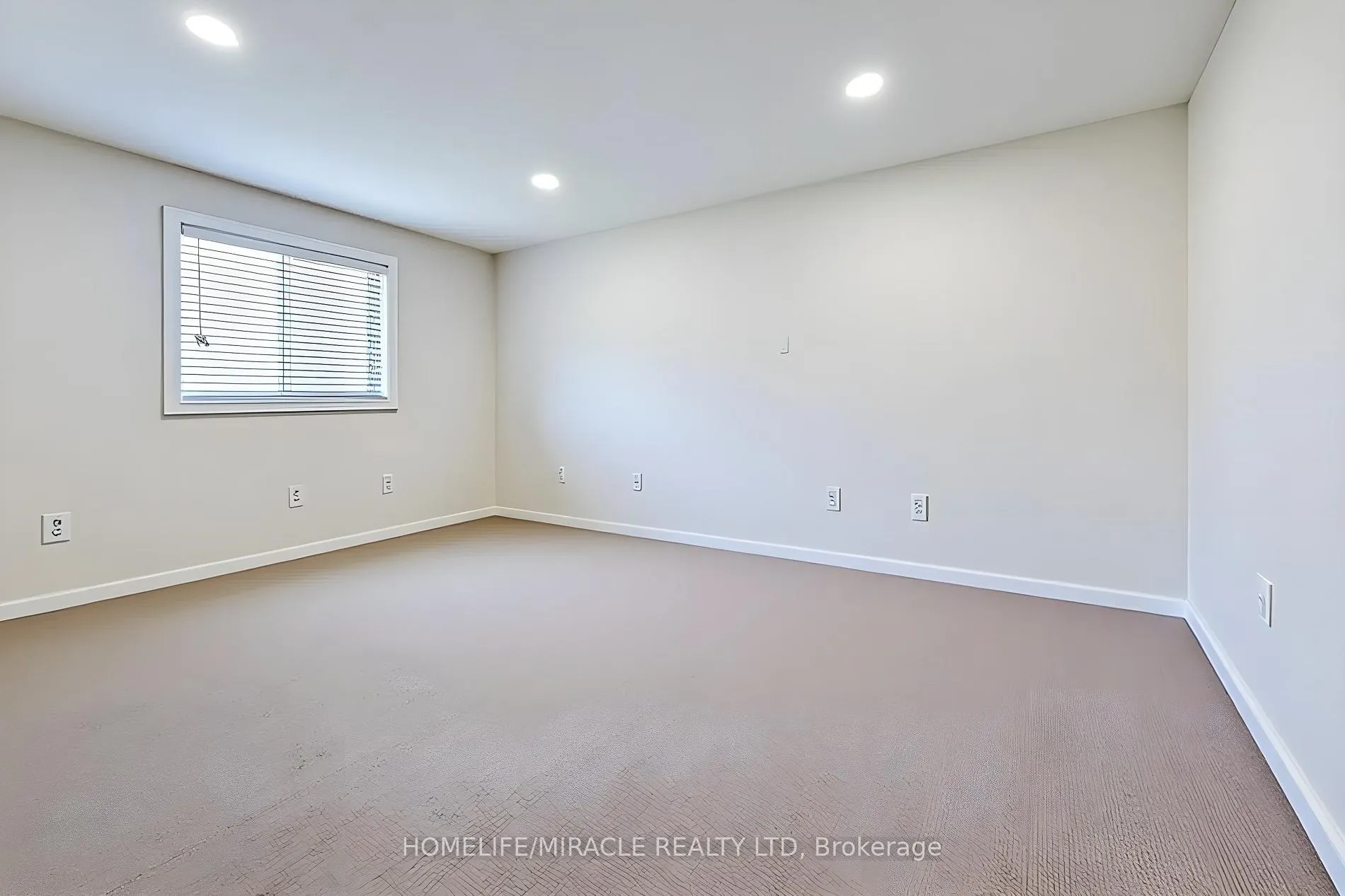 Photo 30 of 197 Cloverleaf Drive, Hamilton, Meadowlands — HOMEH