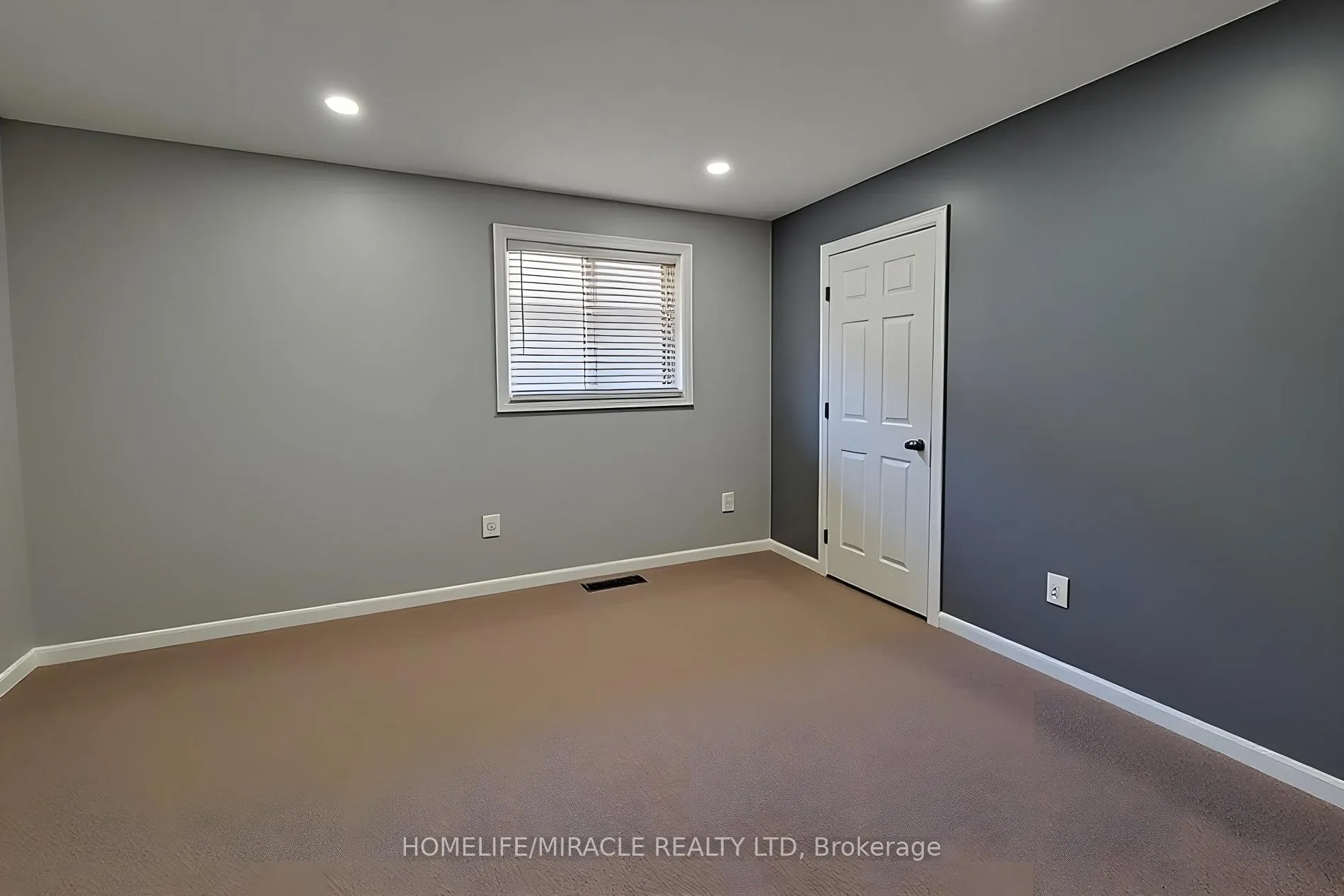 Photo 36 of 197 Cloverleaf Drive, Hamilton, Meadowlands — HOMEH