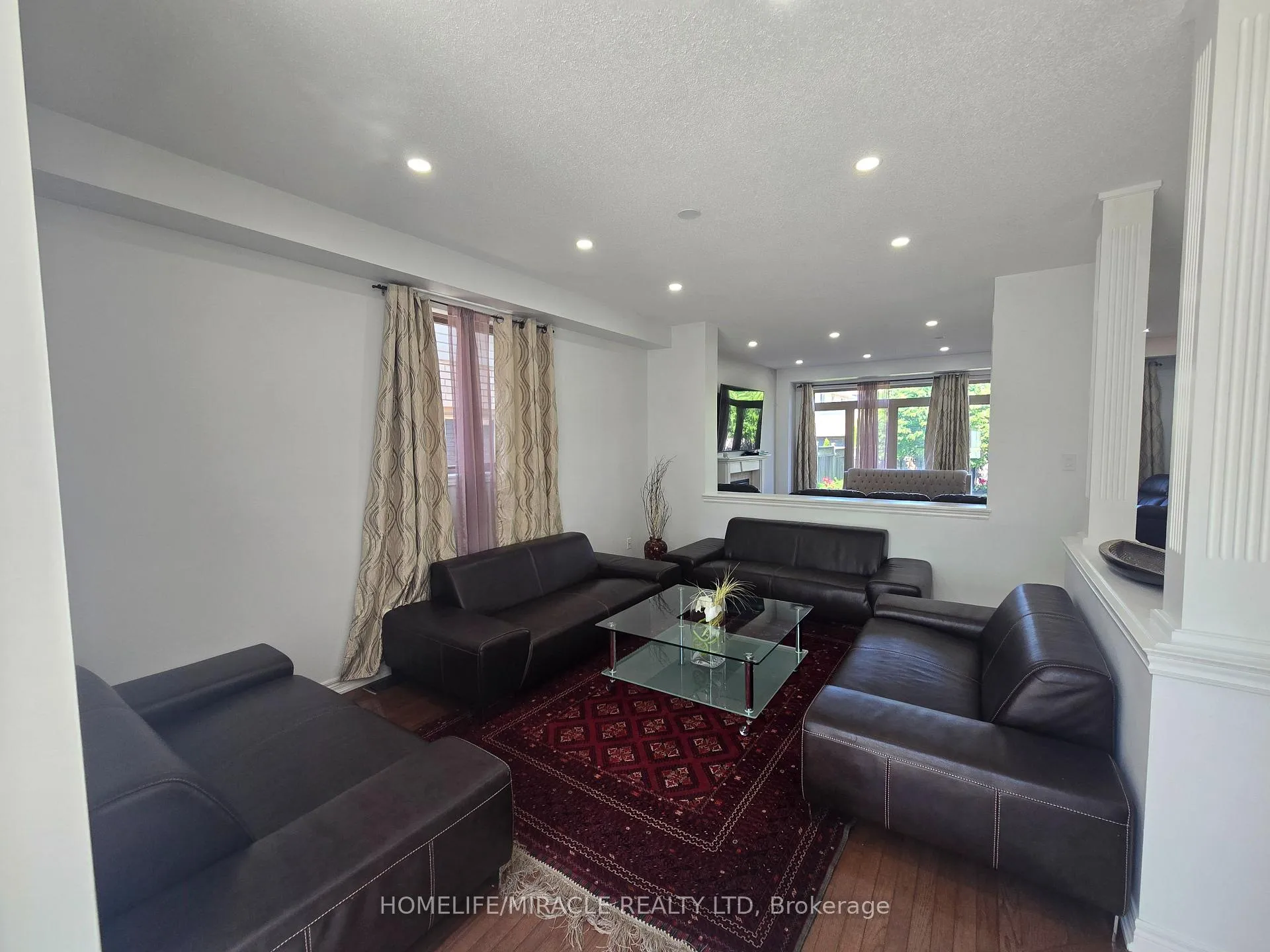 Photo 7 of 197 Cloverleaf Drive, Hamilton, Meadowlands — HOMEH