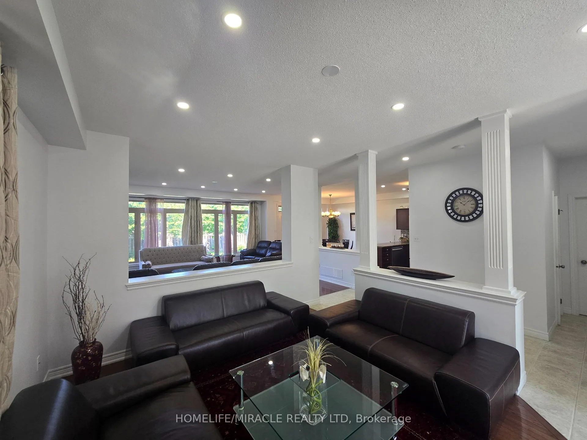 Photo 8 of 197 Cloverleaf Drive, Hamilton, Meadowlands — HOMEH