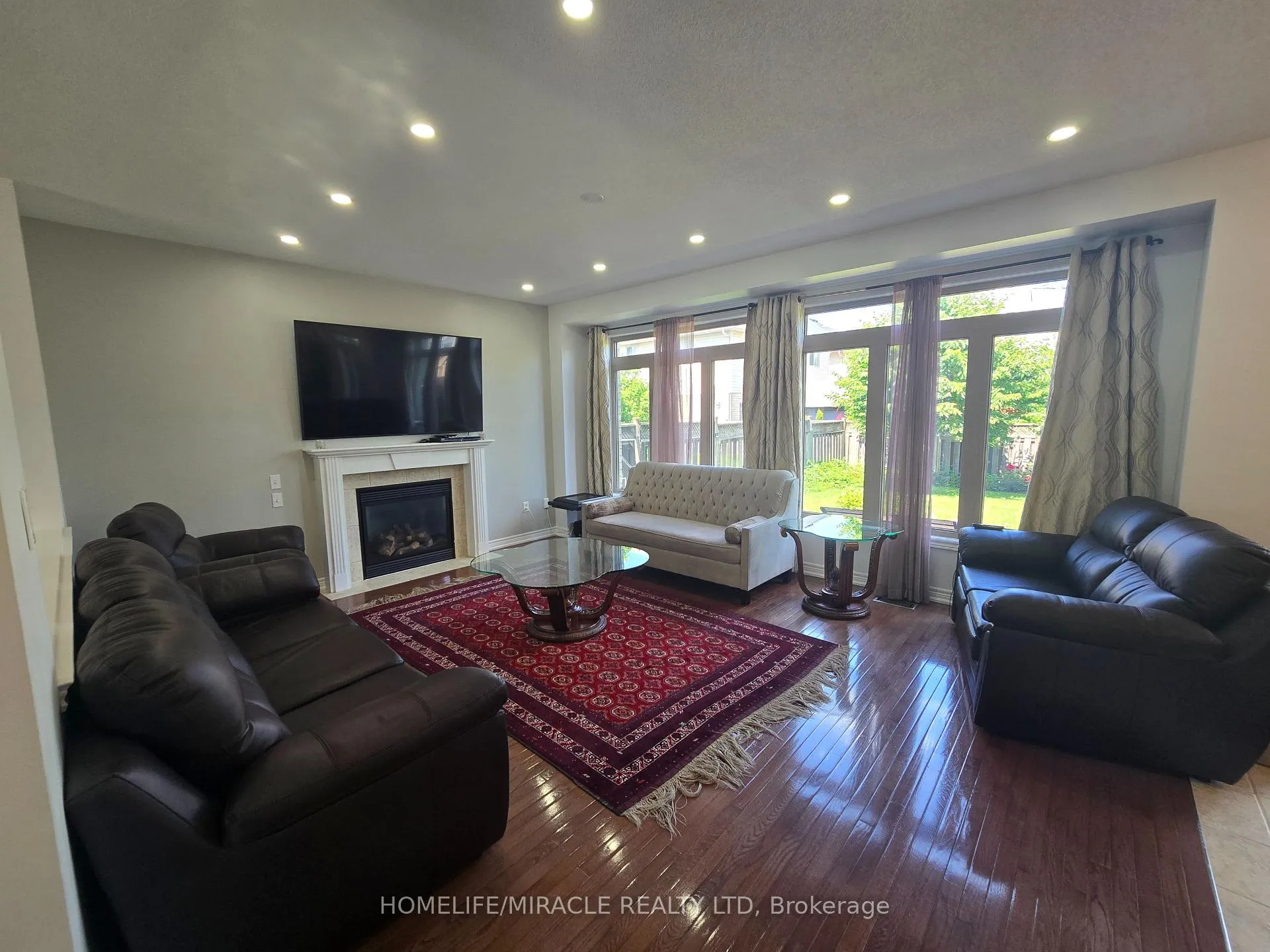 Photo 10 of 197 Cloverleaf Drive, Hamilton, Meadowlands — HOMEH