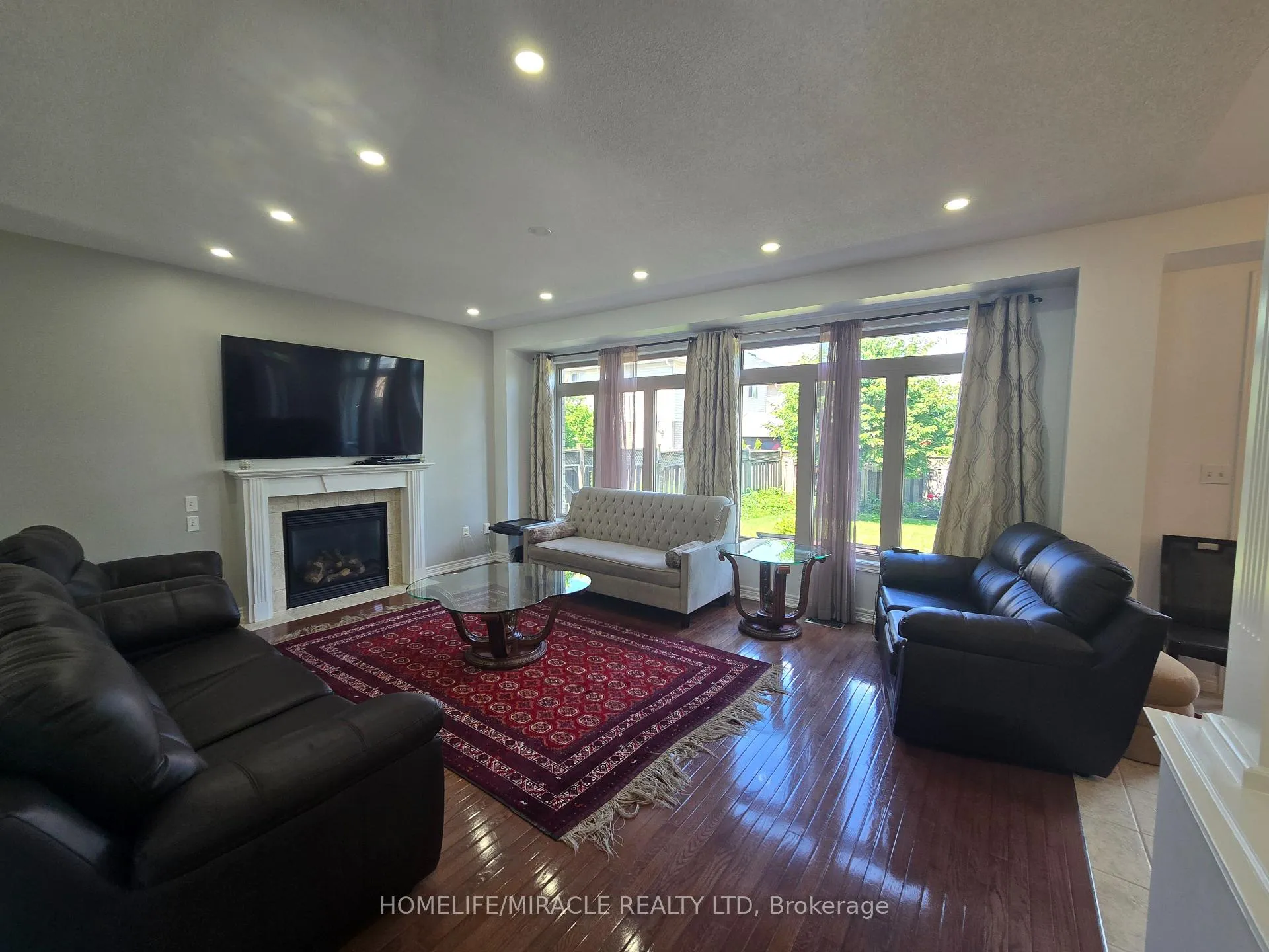 Photo 11 of 197 Cloverleaf Drive, Hamilton, Meadowlands — HOMEH