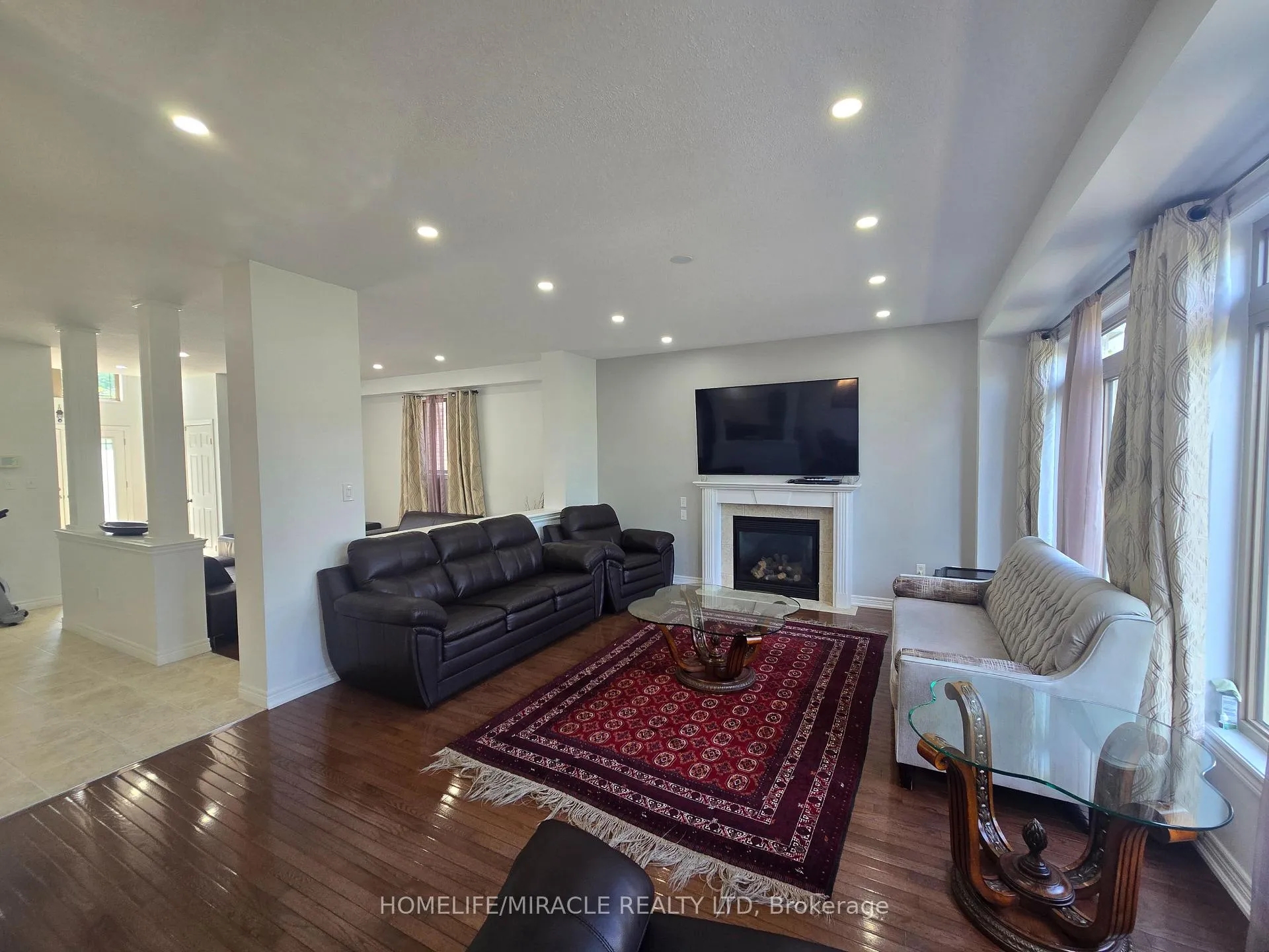 Photo 12 of 197 Cloverleaf Drive, Hamilton, Meadowlands — HOMEH
