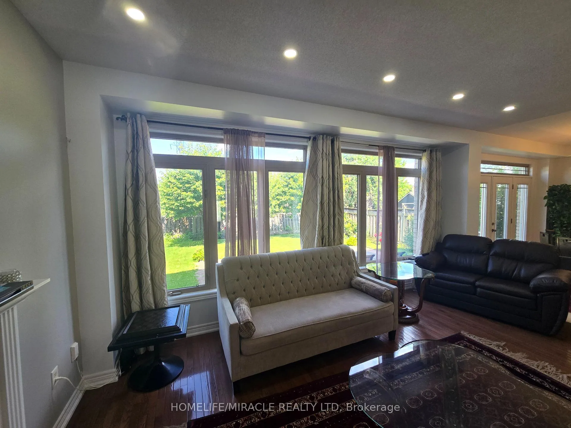 Photo 13 of 197 Cloverleaf Drive, Hamilton, Meadowlands — HOMEH