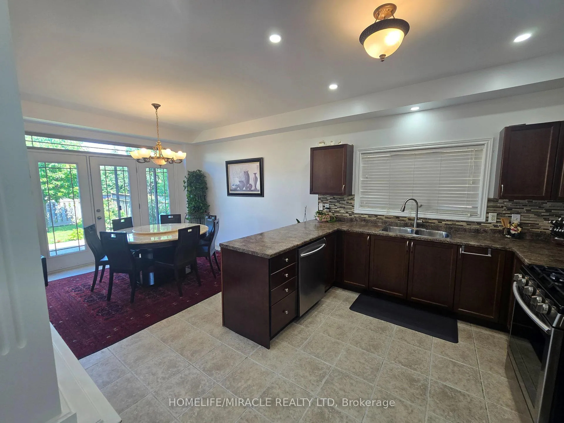 Photo 15 of 197 Cloverleaf Drive, Hamilton, Meadowlands — HOMEH